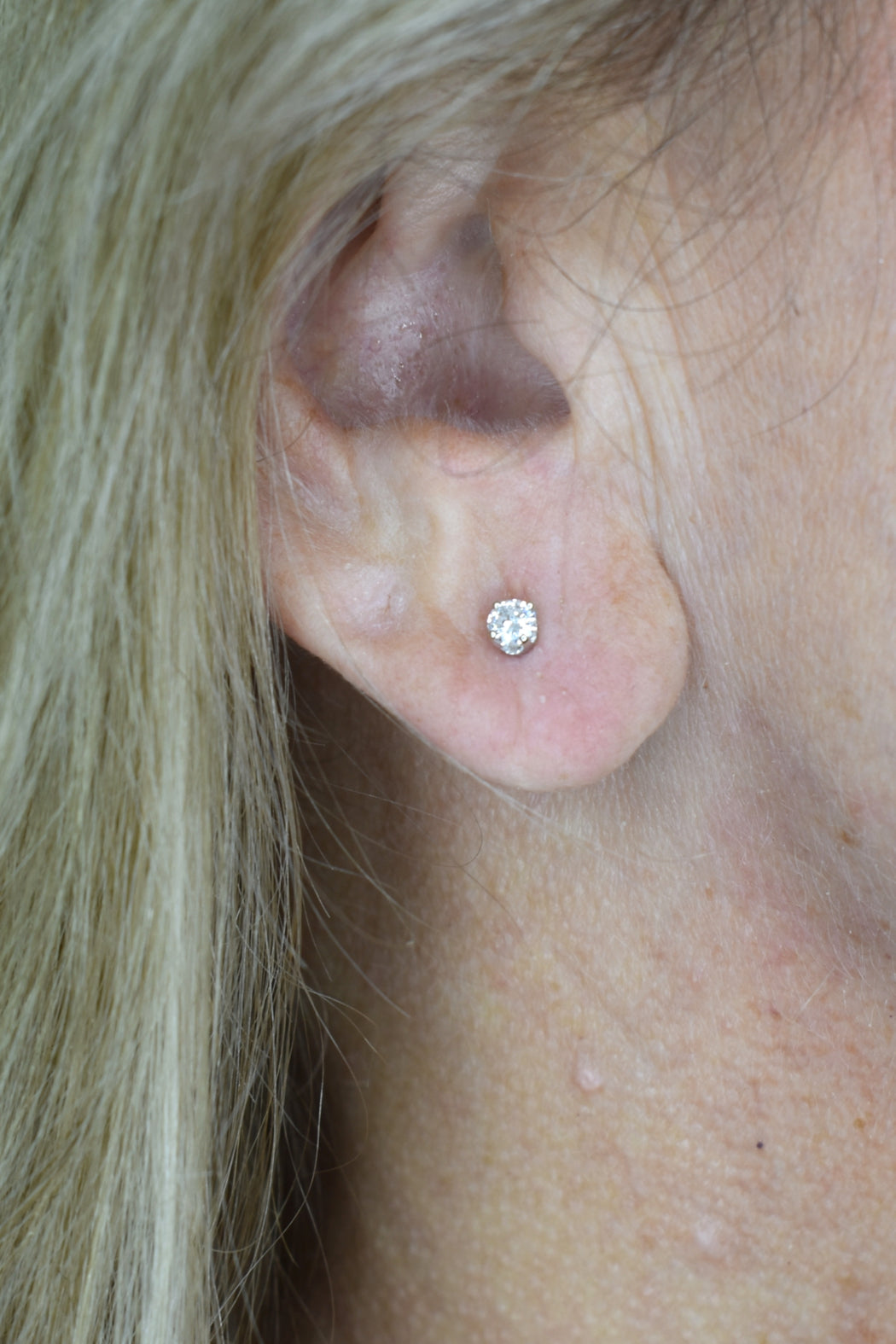 14kt W/Gold Round Diamond (.27cttw) Stud Earrings