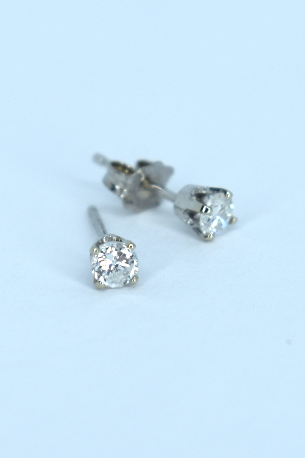 14kt W/Gold Round Diamond (.27cttw) Stud Earrings
