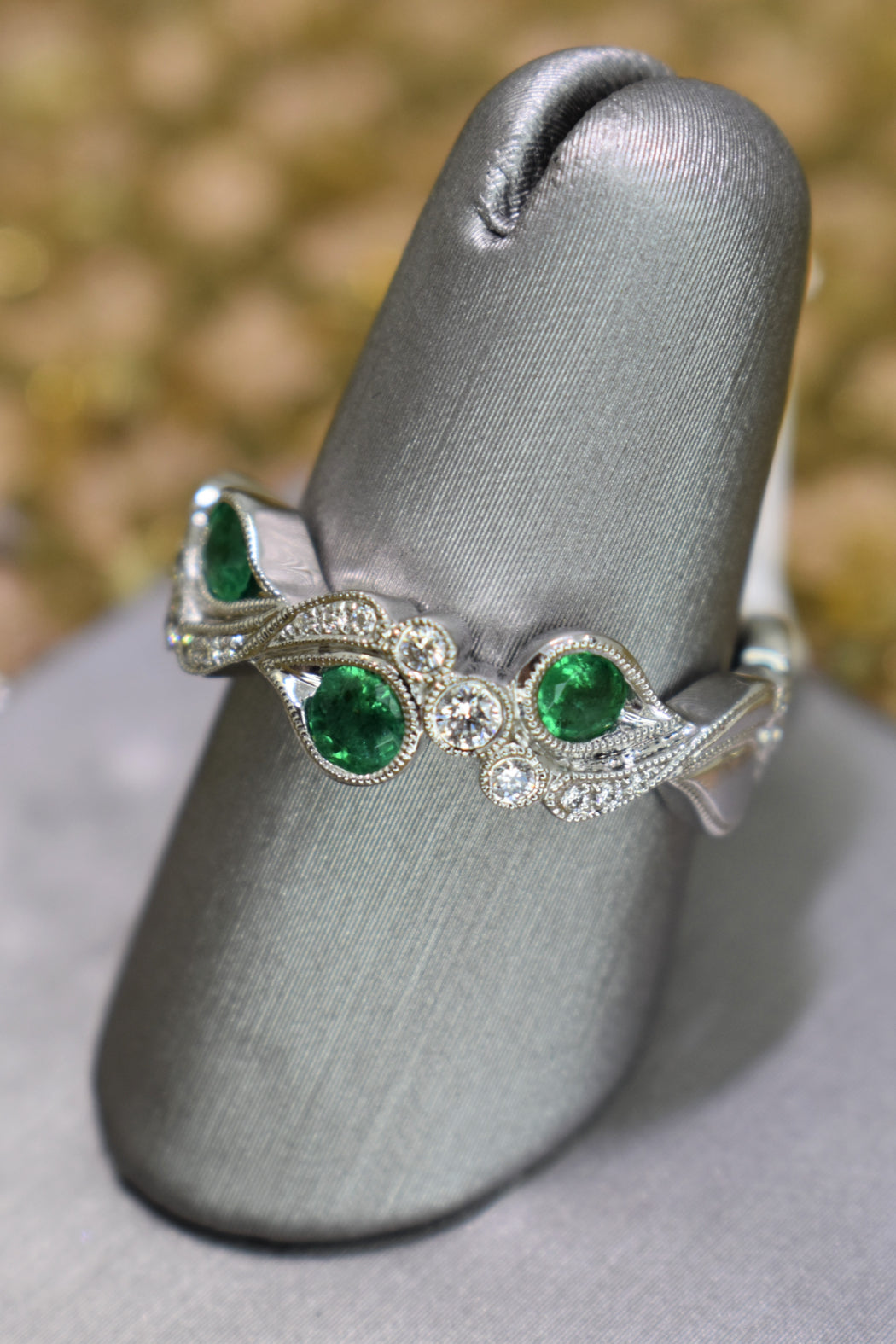 14kt White Gold Emerald & Diamond Ring