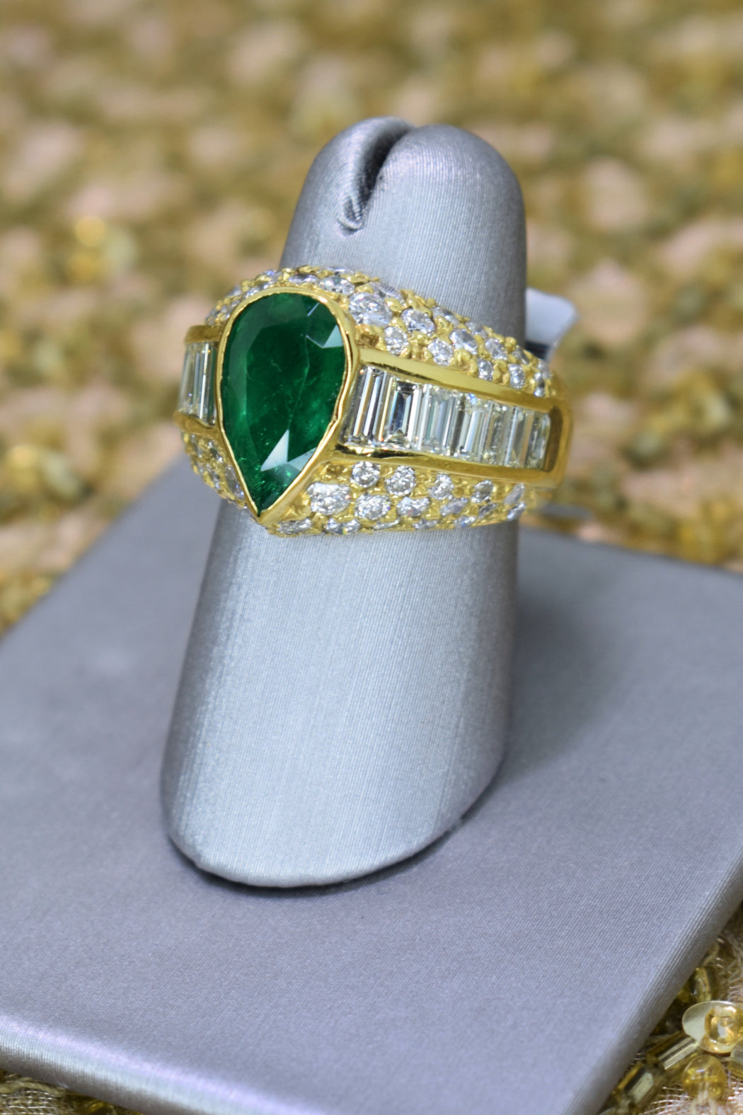 14kt Yellow Gold Emerald & Diamond Ring