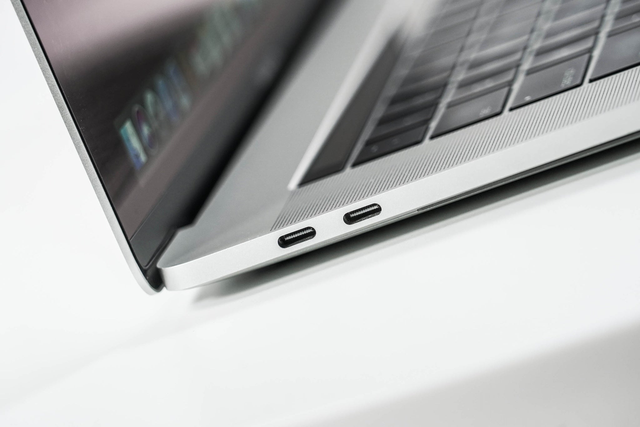 MacBook Pro (2019) 15-inch – Intel Core i9 2.4GHz – 32GB RAM 512GB SSD – 4 Cycles