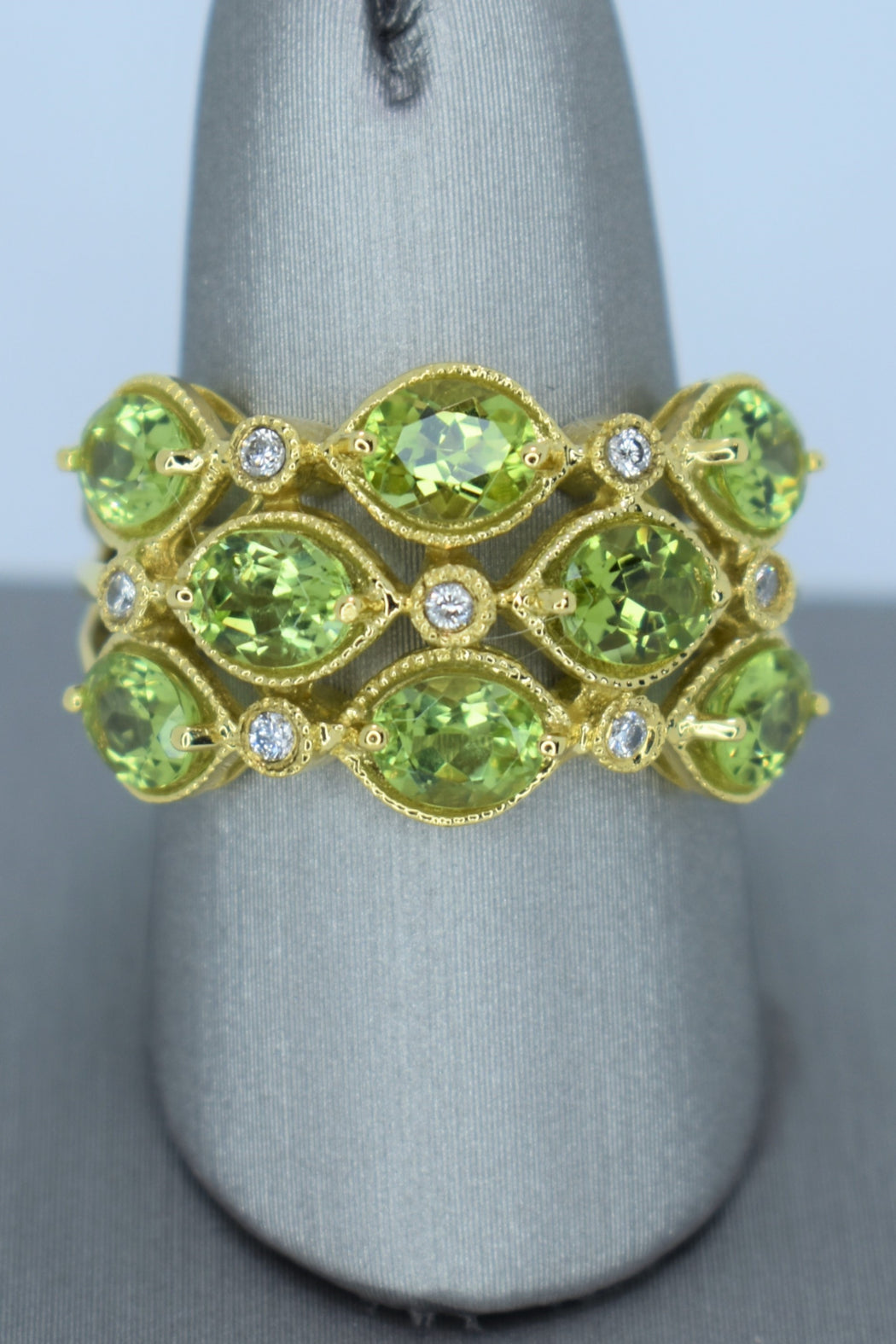 18kt Peridot 3.06cttw & Diamond .08cttw Ring