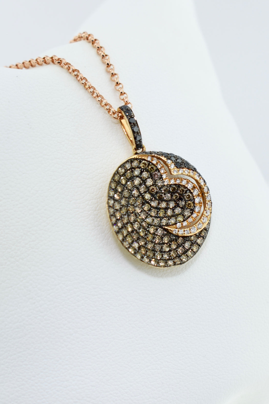18kt Rose Gold Multicolored Diamond Disc Necklace