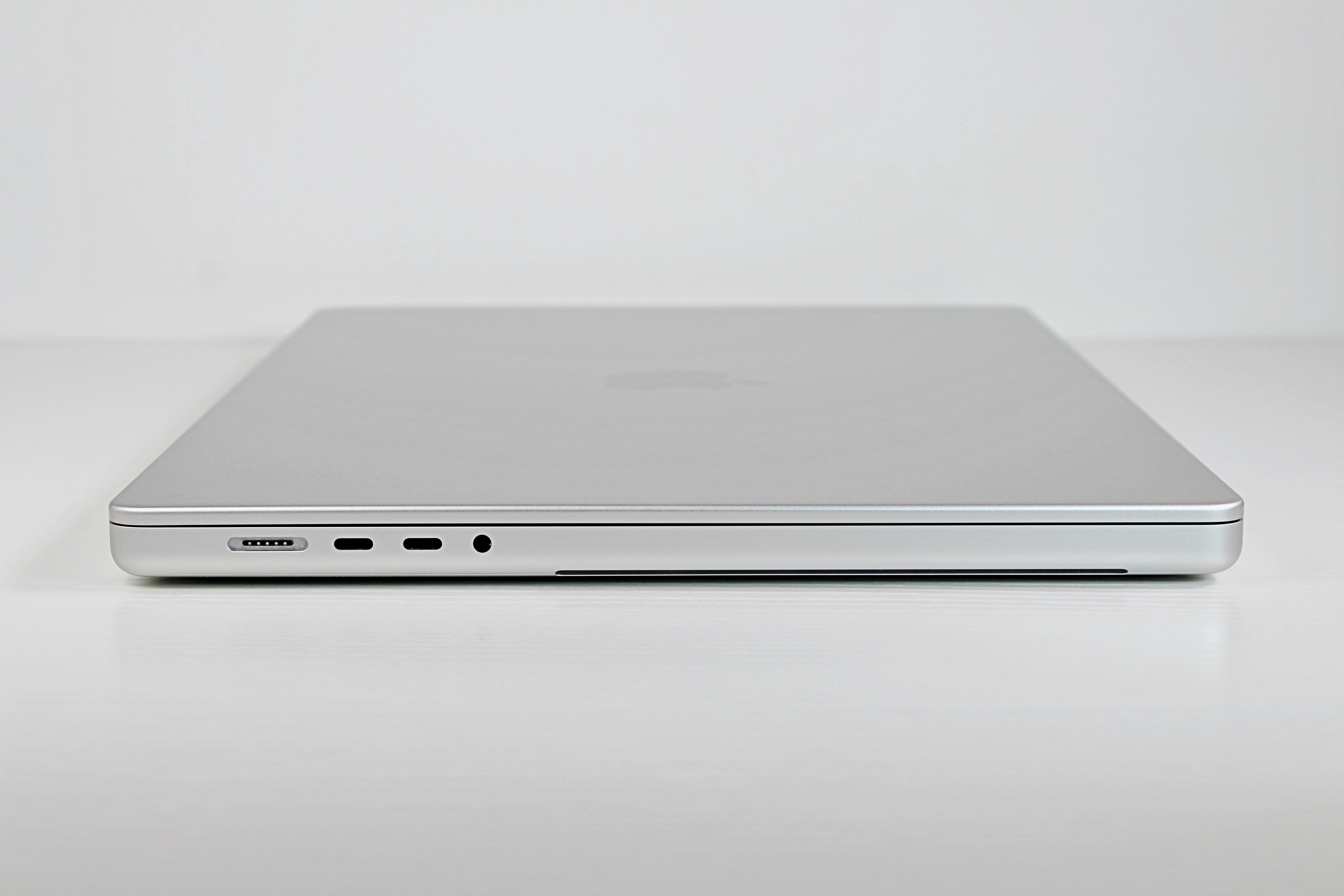 2023 Apple MacBook Pro 14-inch M2 Max – 38-Core GPU 96GB RAM 1TB SSD Silver | Excellent