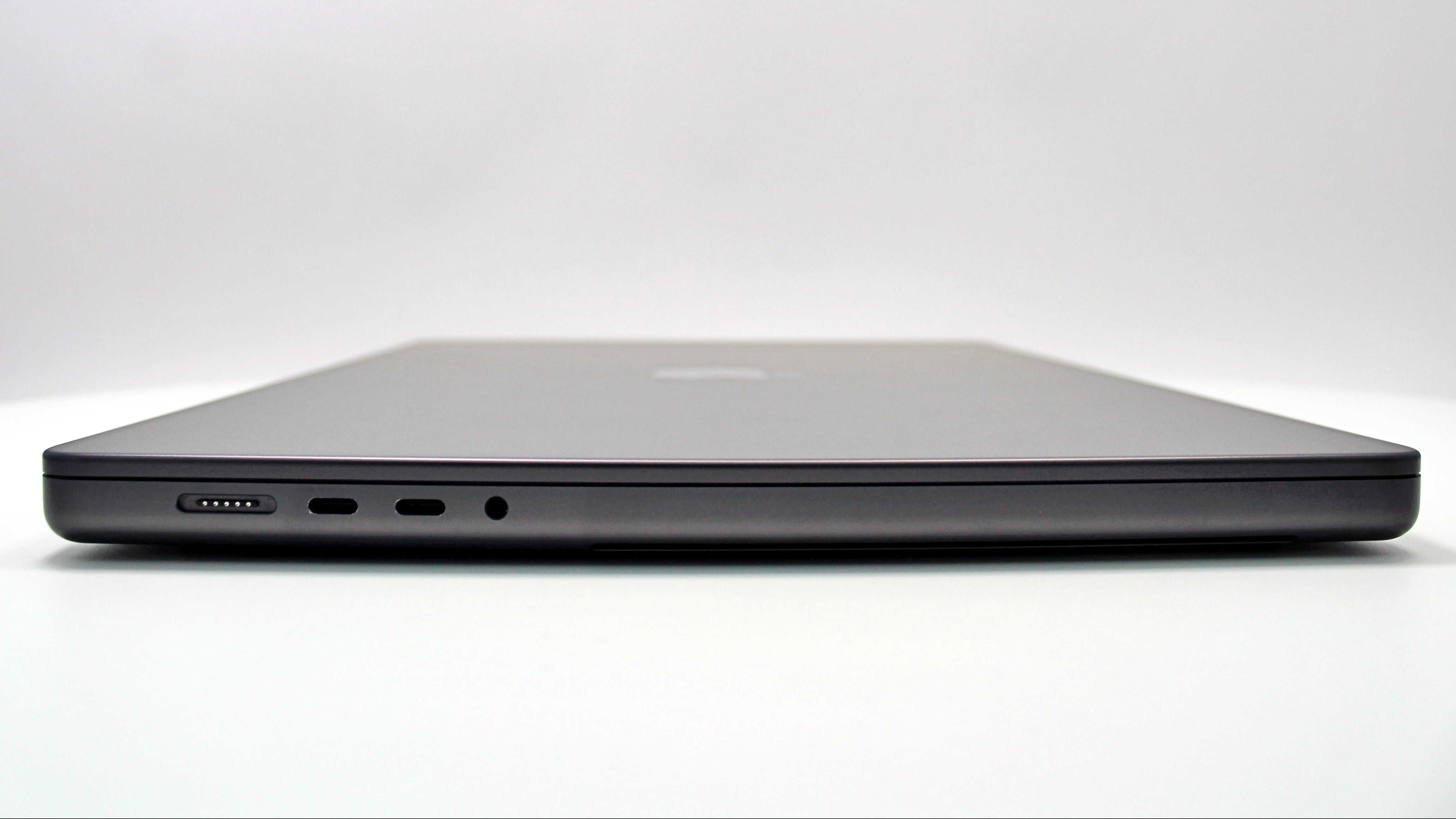 MacBook Pro (2023) 16-inch – Apple M3 Max 30-Core GPU – 36GB RAM 512GB SSD | Space Black