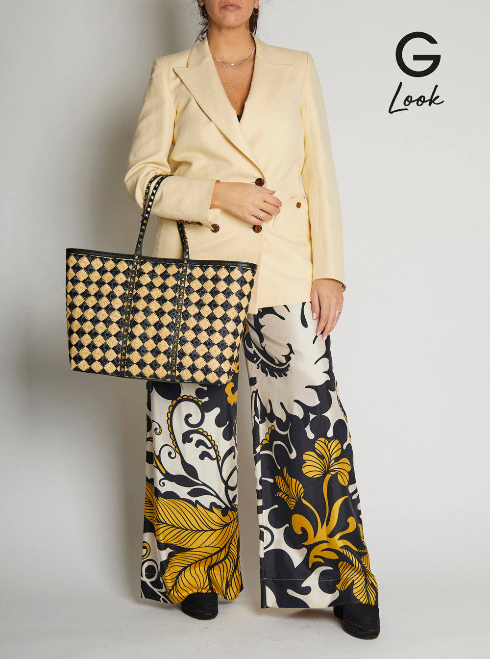 Valentino Garavani Women Beige Shopper With All-Over Diamond Pattern And Applied Rockstud Studs In Synthetic Raffia Woman