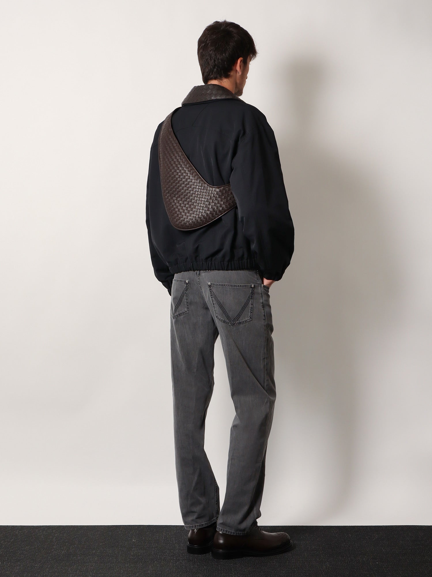 Bottega Veneta Men Sling Veneto Intrecciato Leather Crossbody Bag