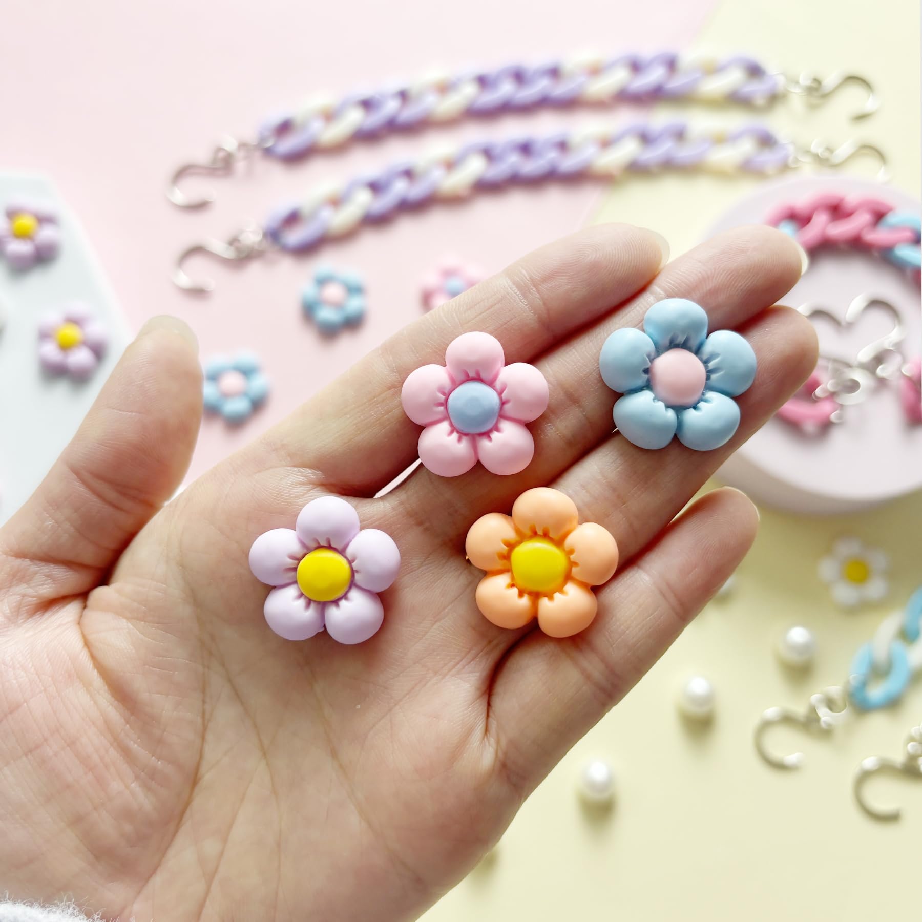 2Pcs Acrylic Shoe Chains for Women, 18Pcs Flower Pearl Shoe Charms Accessories for Clog Sandals, DIY Shoe Decoration Charms for Girls, Party Favor