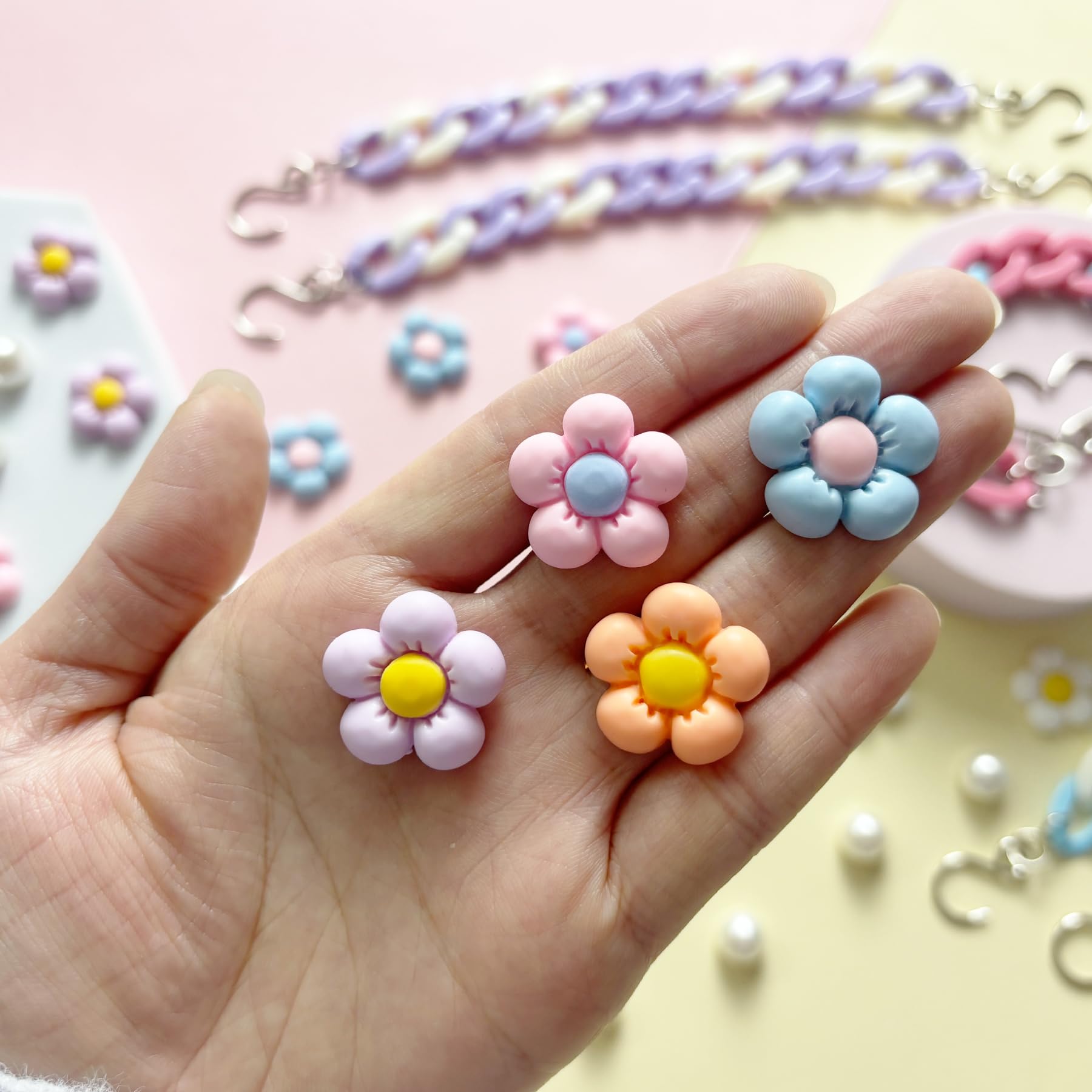 2Pcs Acrylic Shoe Chains for Women, 18Pcs Flower Pearl Shoe Charms Accessories for Clog Sandals, DIY Shoe Decoration Charms for Girls, Party Favor