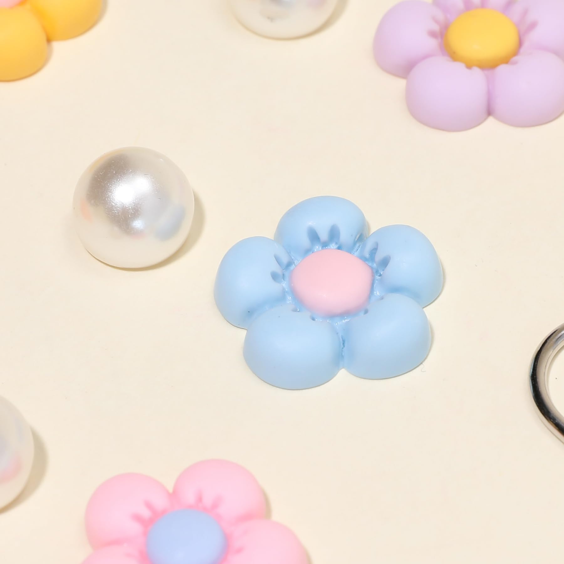 2Pcs Acrylic Shoe Chains for Women, 18Pcs Flower Pearl Shoe Charms Accessories for Clog Sandals, DIY Shoe Decoration Charms for Girls, Party Favor