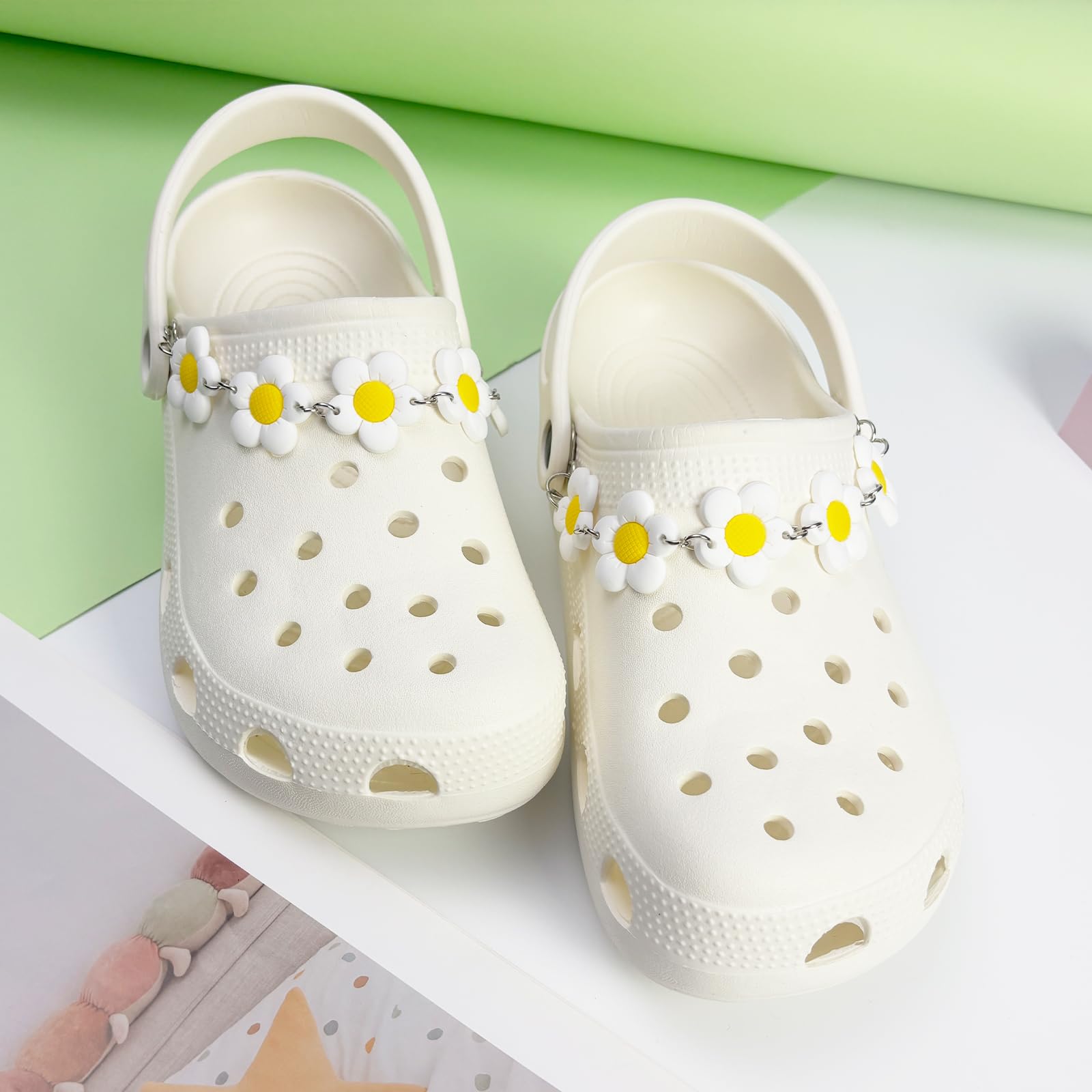 2Pcs Sunflower PVC Shoe Chains for Women, Shoe Charms for Clog Sandals, DIY Rubber Shoe Decoration Charms for Girls, Party Favor