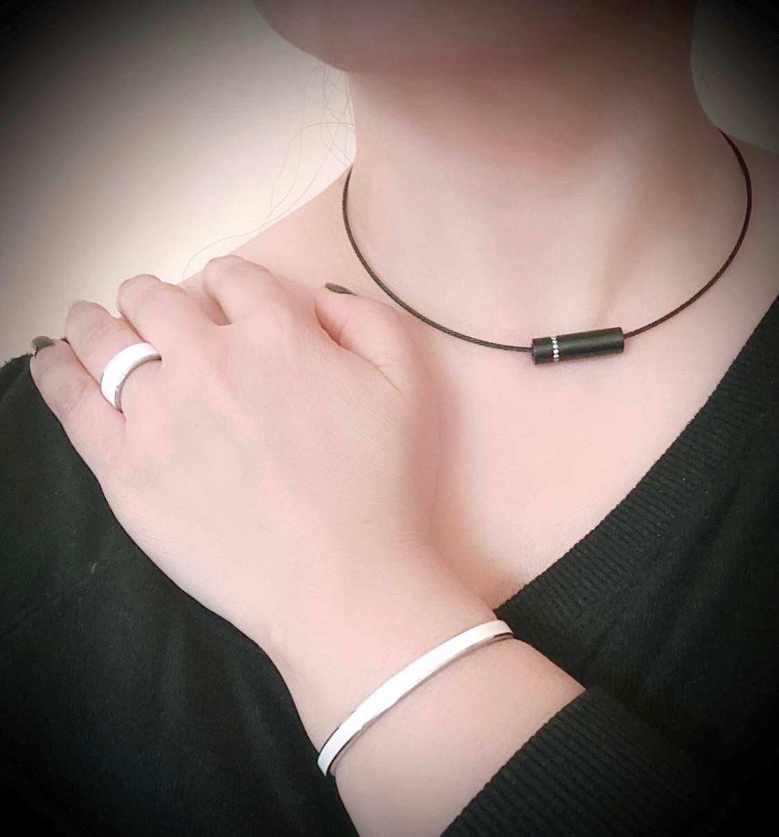 PT080B B.Tiff Black Pavé Rouleau Pendant