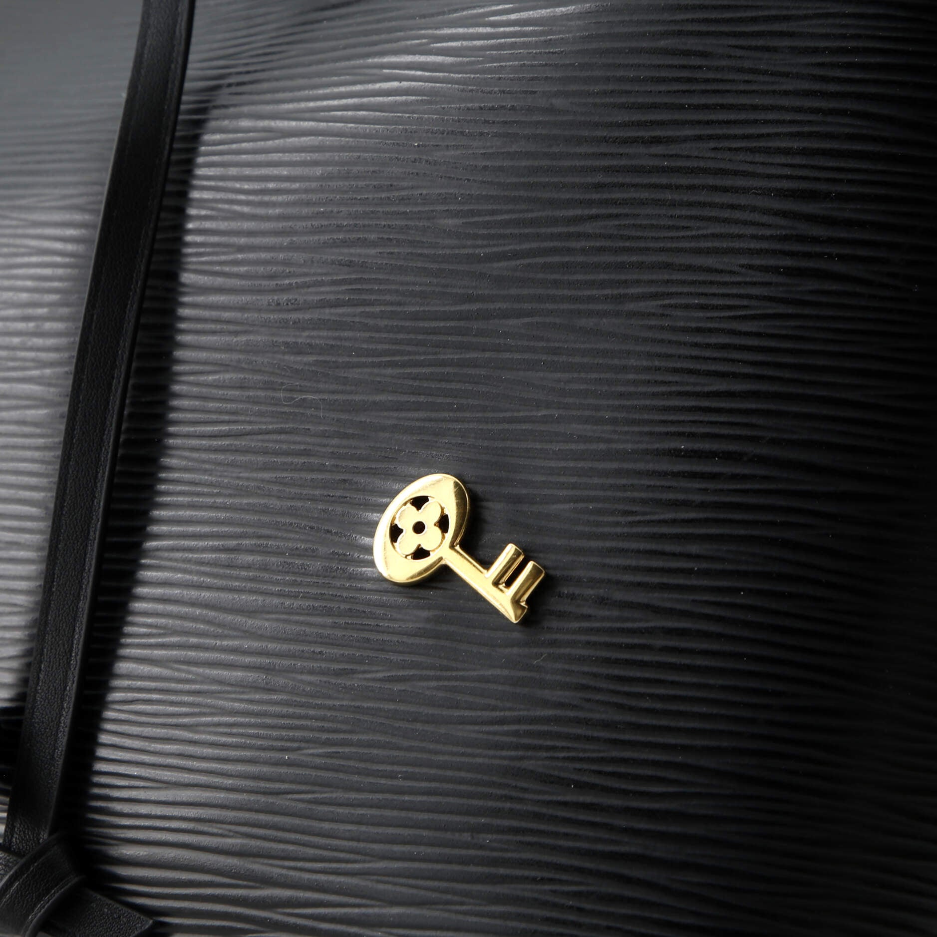 Louis Vuitton NeoNoe Handbag Love Lock Epi Leather