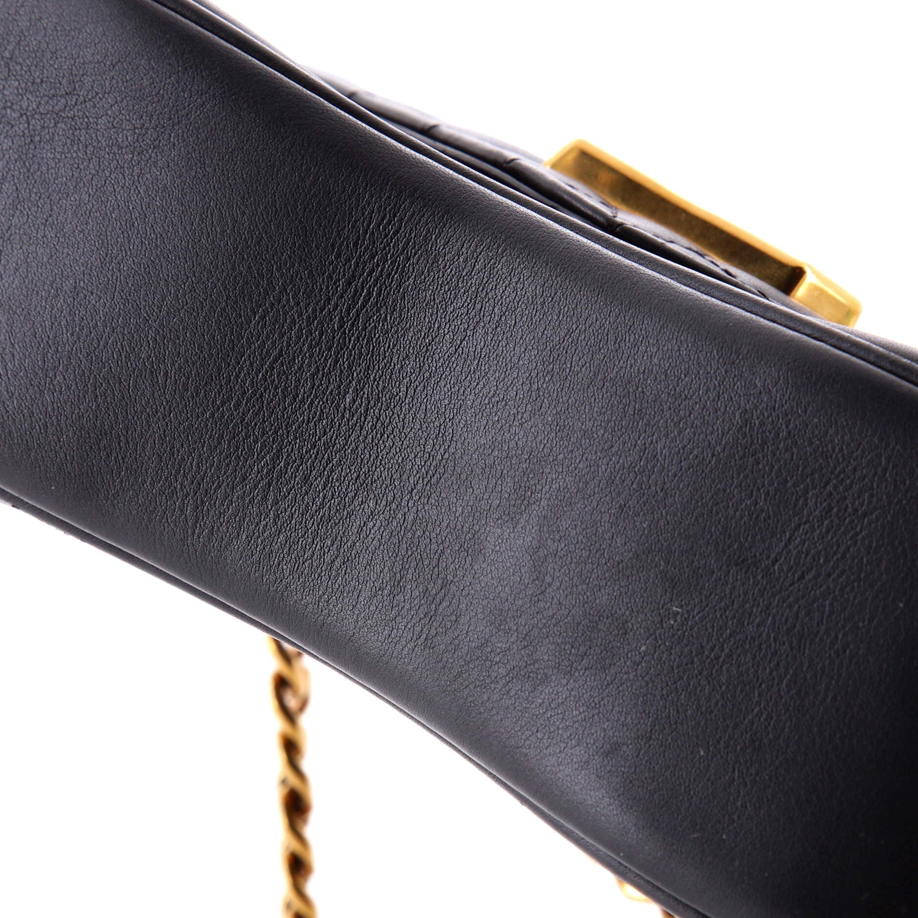 Louis Vuitton New Wave Chain Bag Quilted Leather MM
