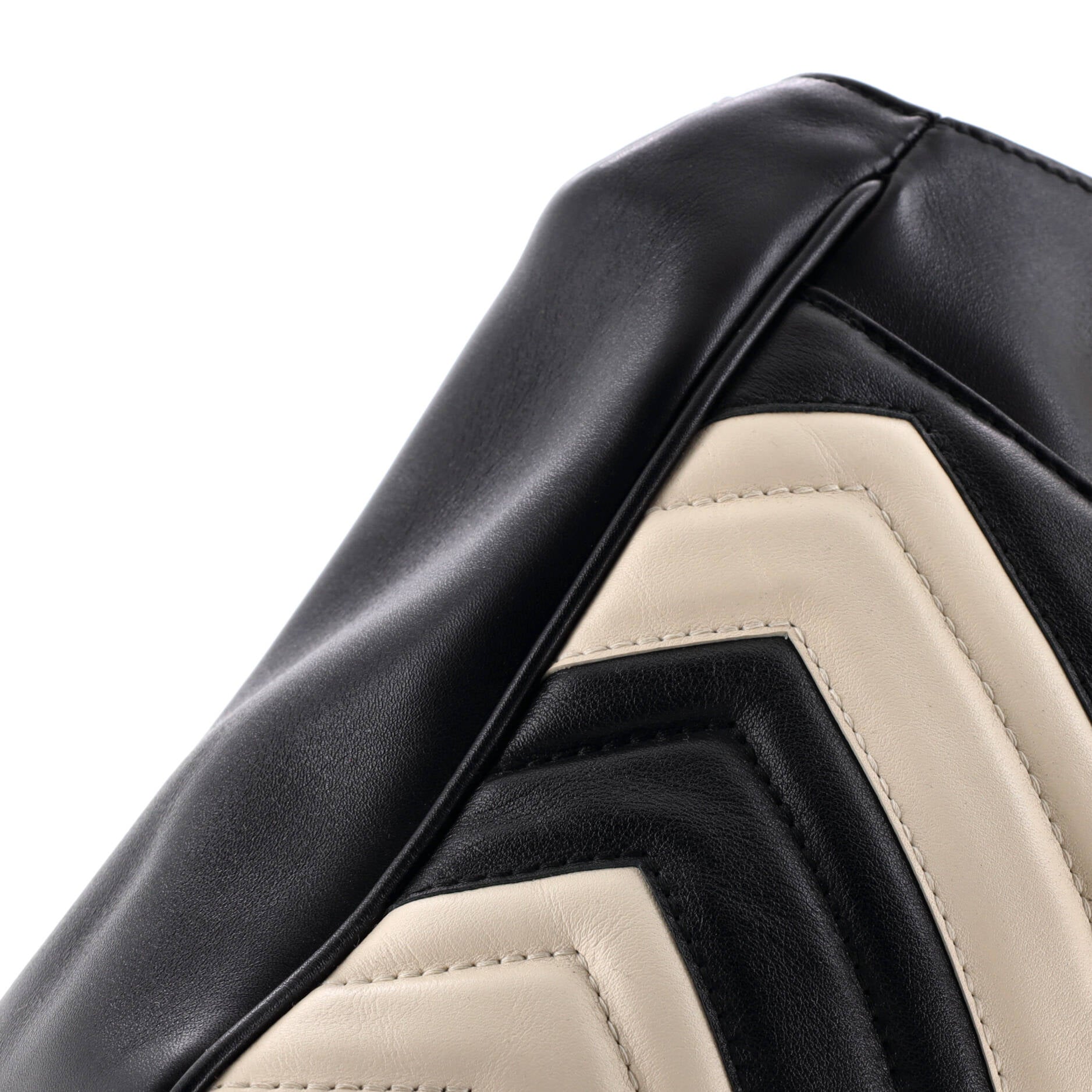 Gucci GG Marmont Chain Tote Matelasse Leather Medium