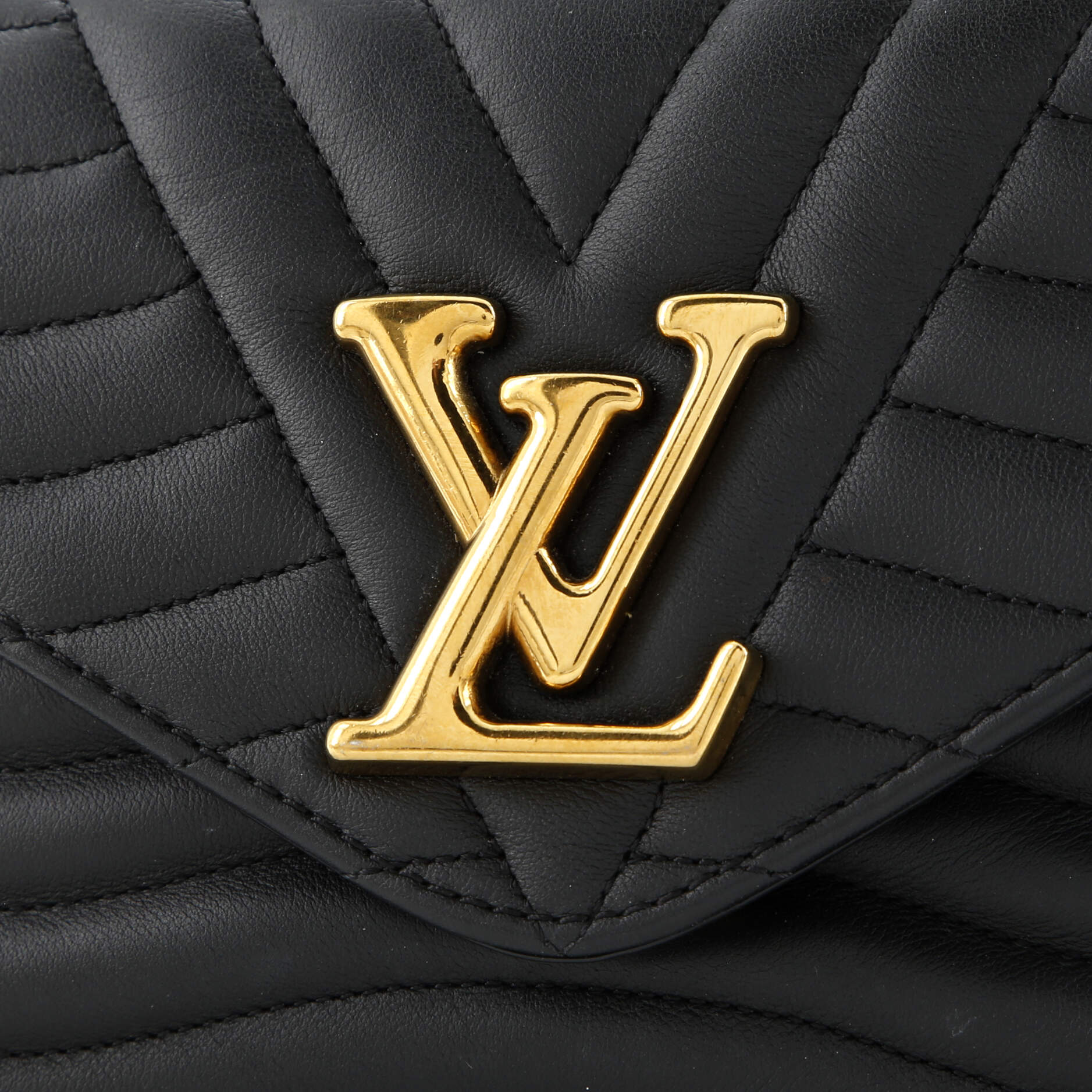 Louis Vuitton New Wave Chain Bag Quilted Leather MM