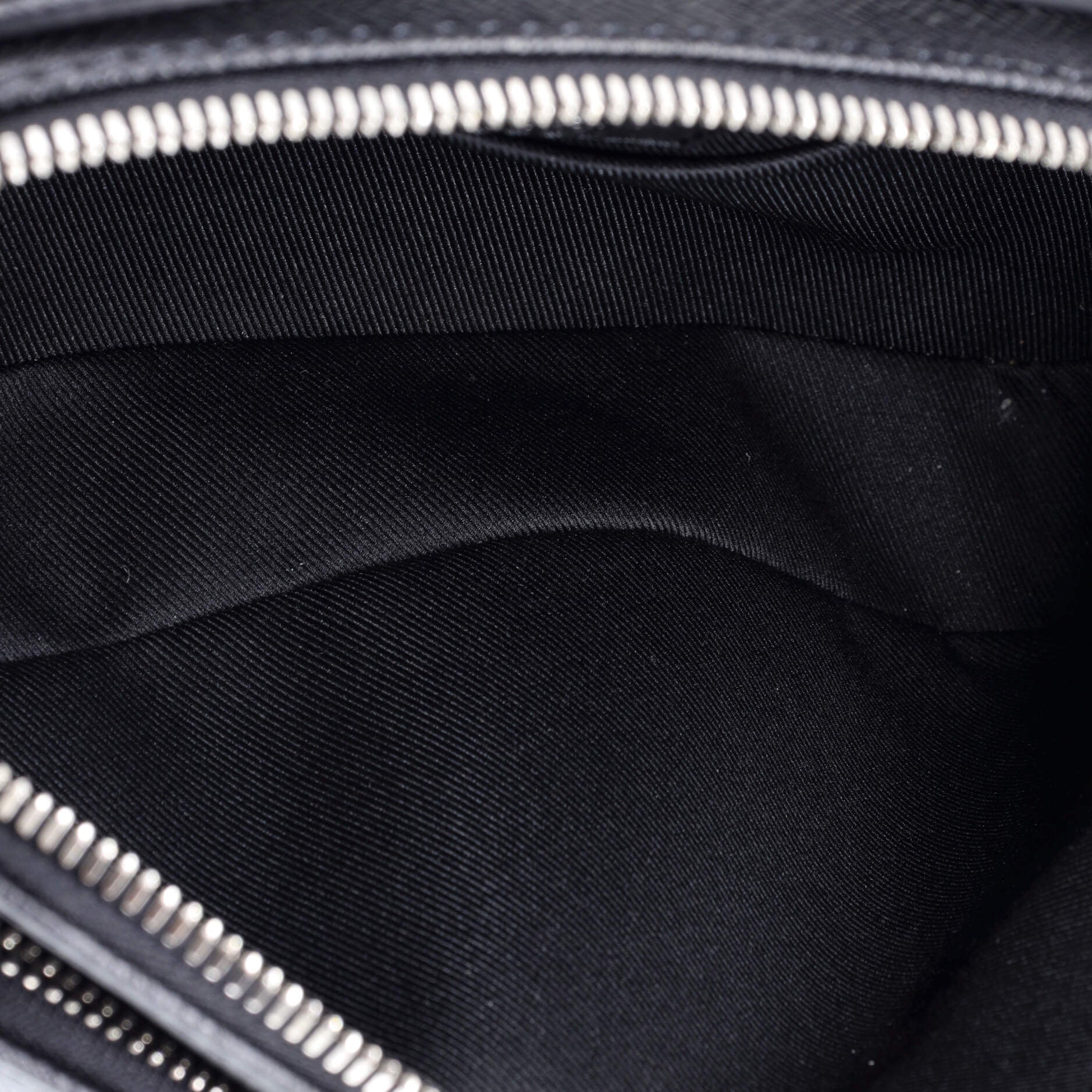 Louis Vuitton Avenue Messenger Taiga Leather