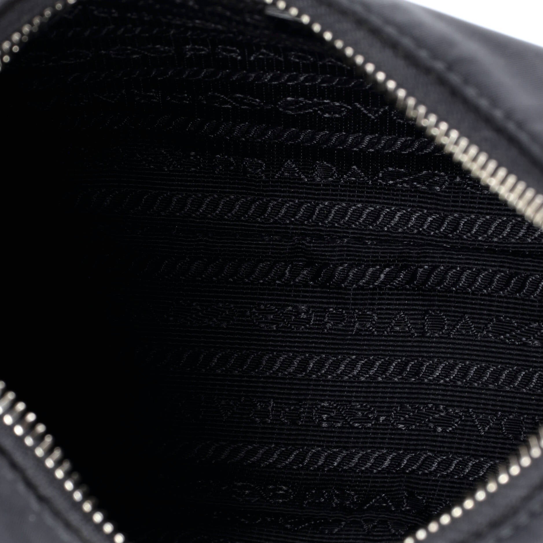 Prada Re-Edition 2005 Shoulder Bag Tessuto Small