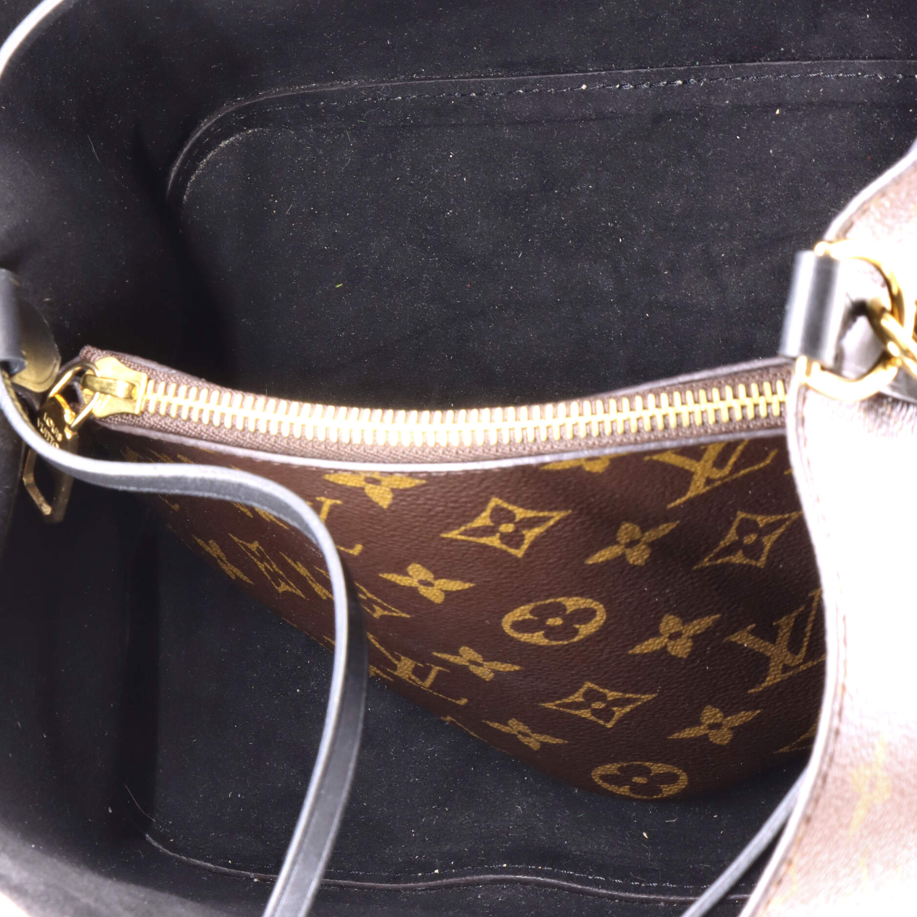 Louis Vuitton NeoNoe Handbag Monogram Canvas MM