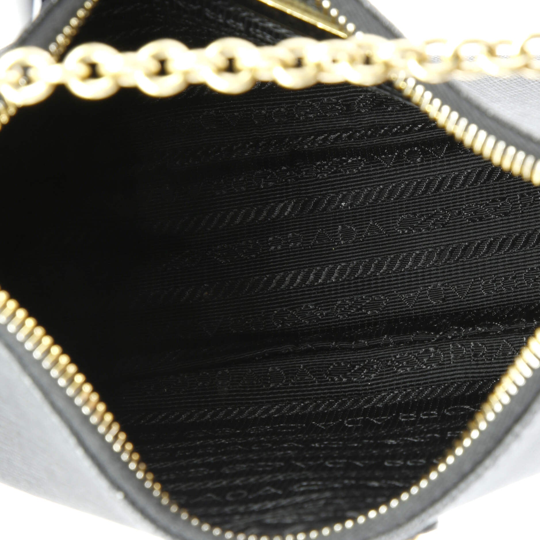 Prada Re-Edition 2005 Shoulder Bag Saffiano Leather Small