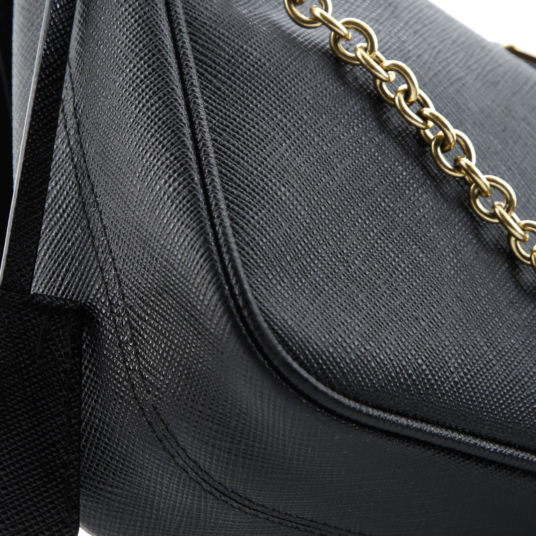 Prada Re-Edition 2005 Shoulder Bag Saffiano Leather Small