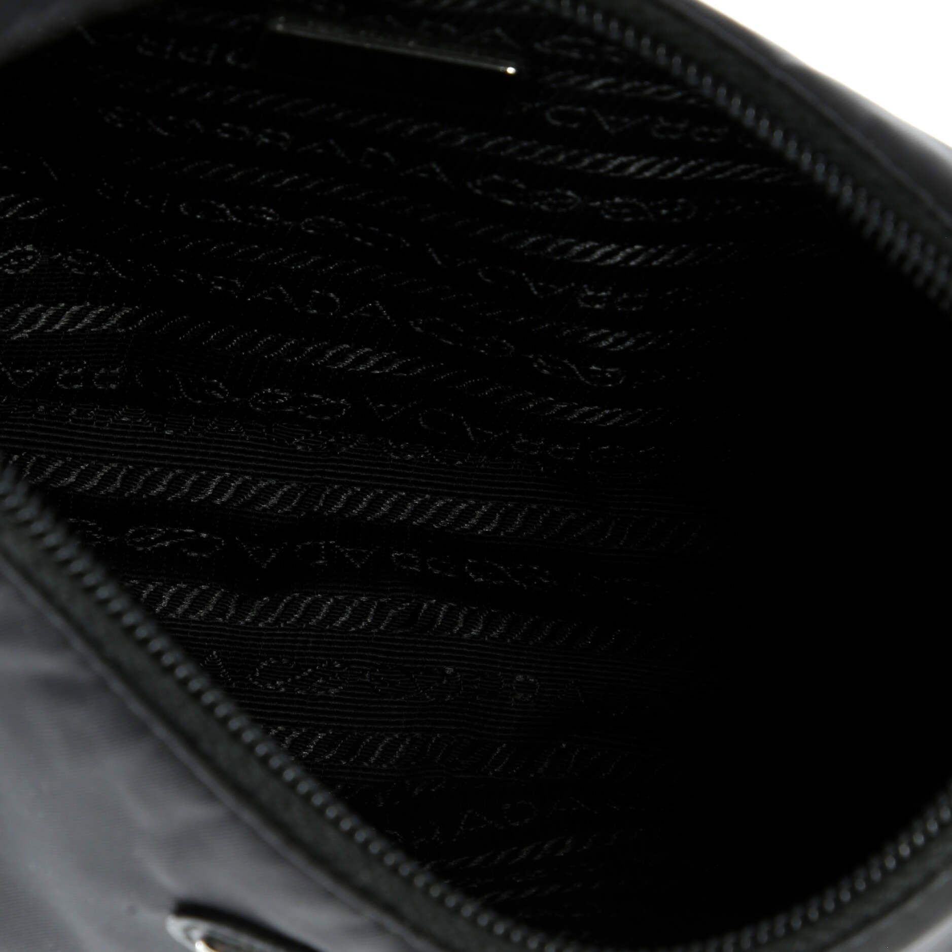 Prada Re-Edition 2000 Hobo Tessuto Mini