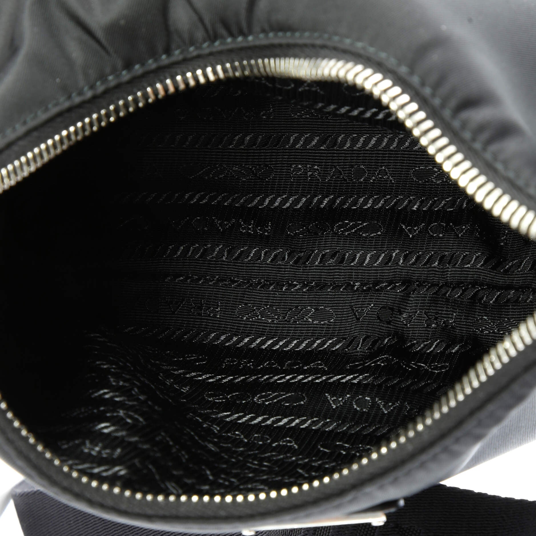 Prada Re-Edition 2005 Shoulder Bag Tessuto Small