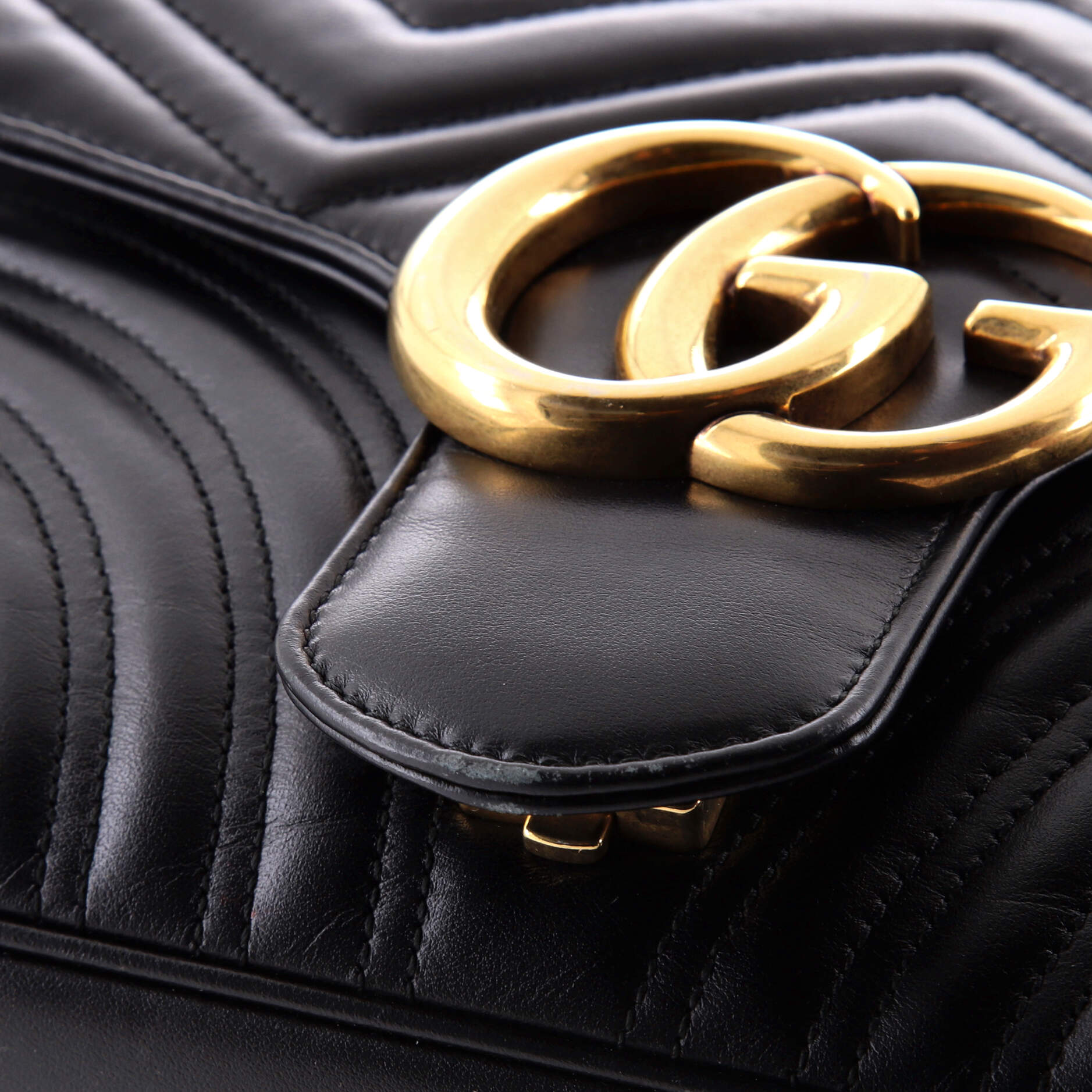 Gucci GG Marmont Flap Bag Matelasse Leather Medium