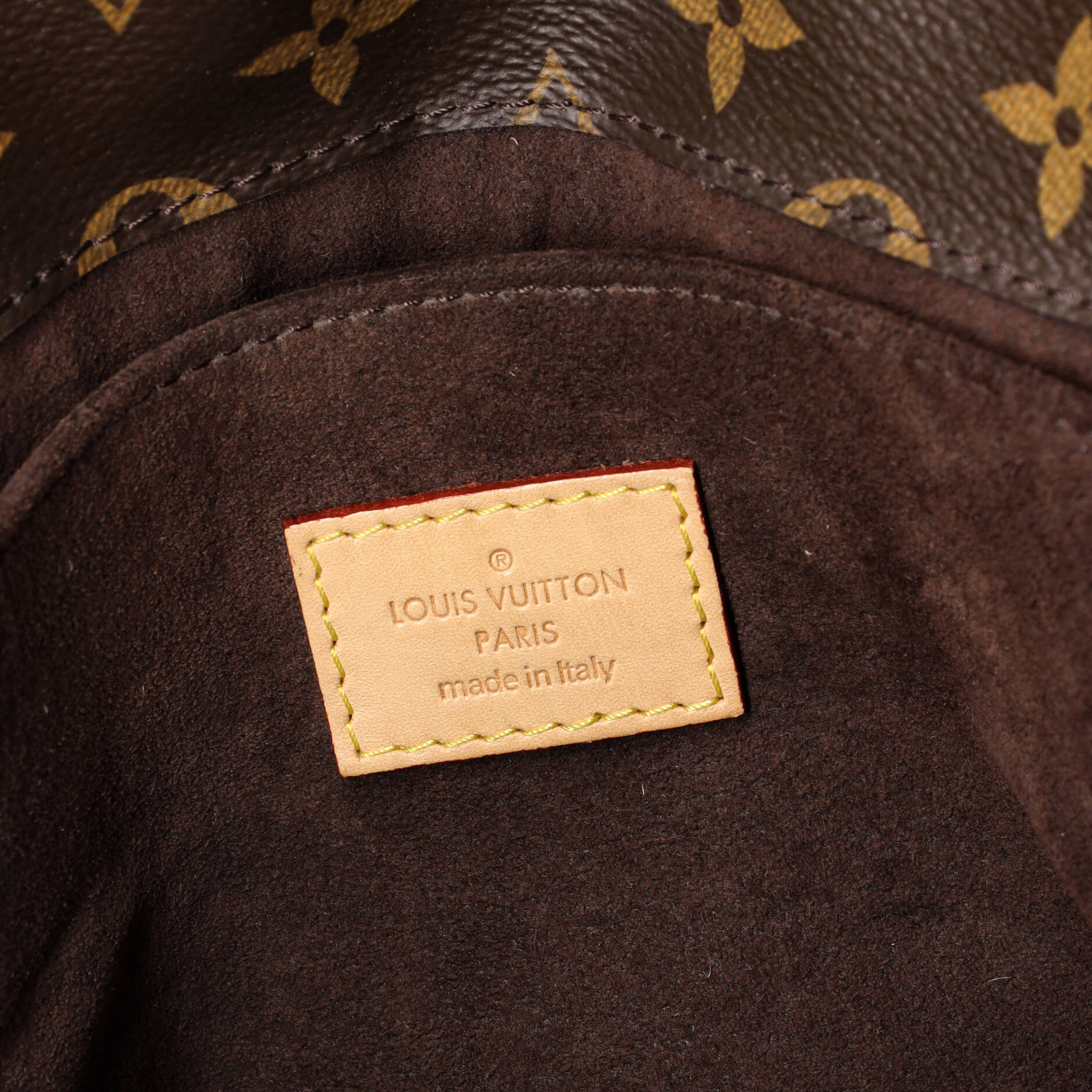 Louis Vuitton Pochette Metis Monogram Canvas