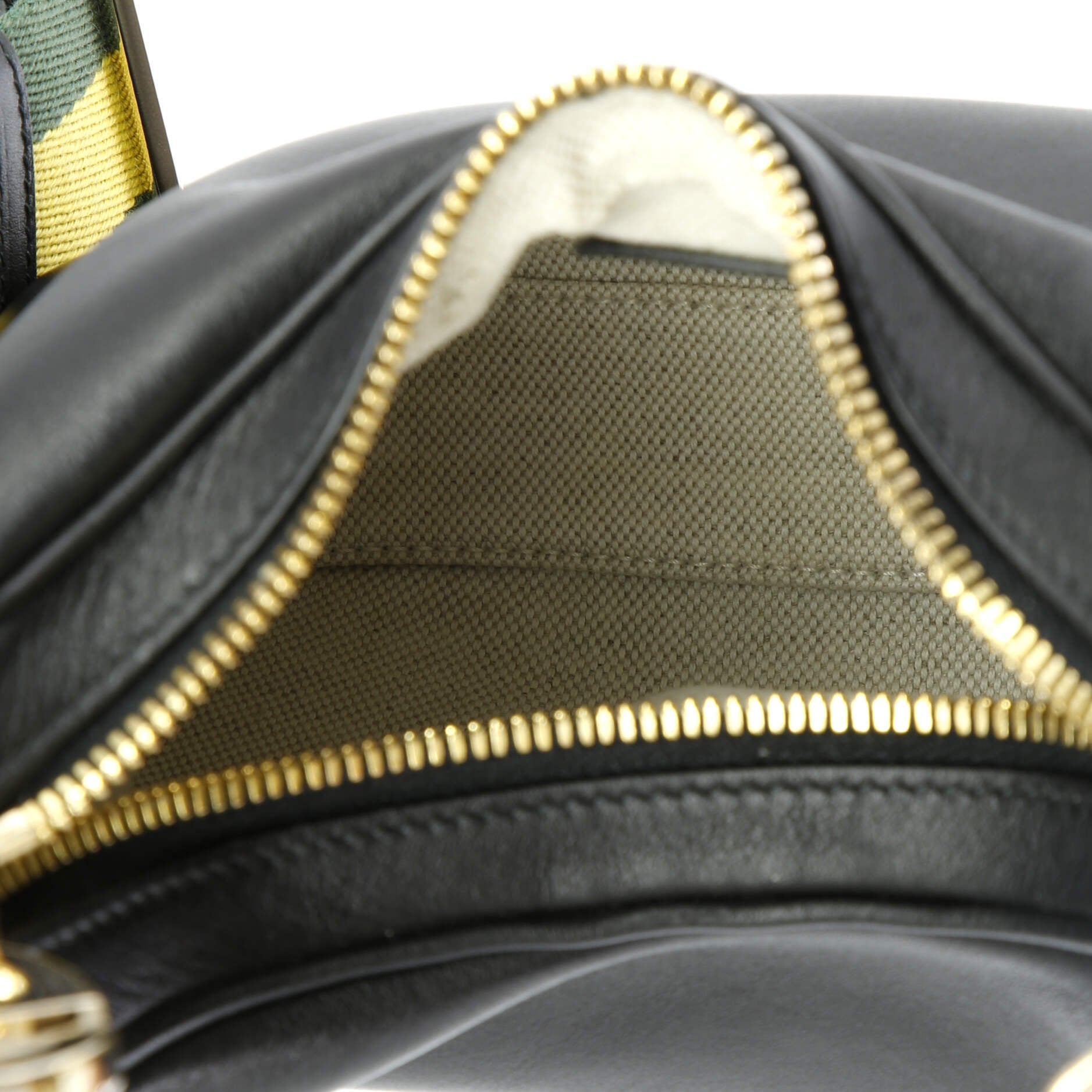 Gucci Attache Shoulder Bag Leather Small