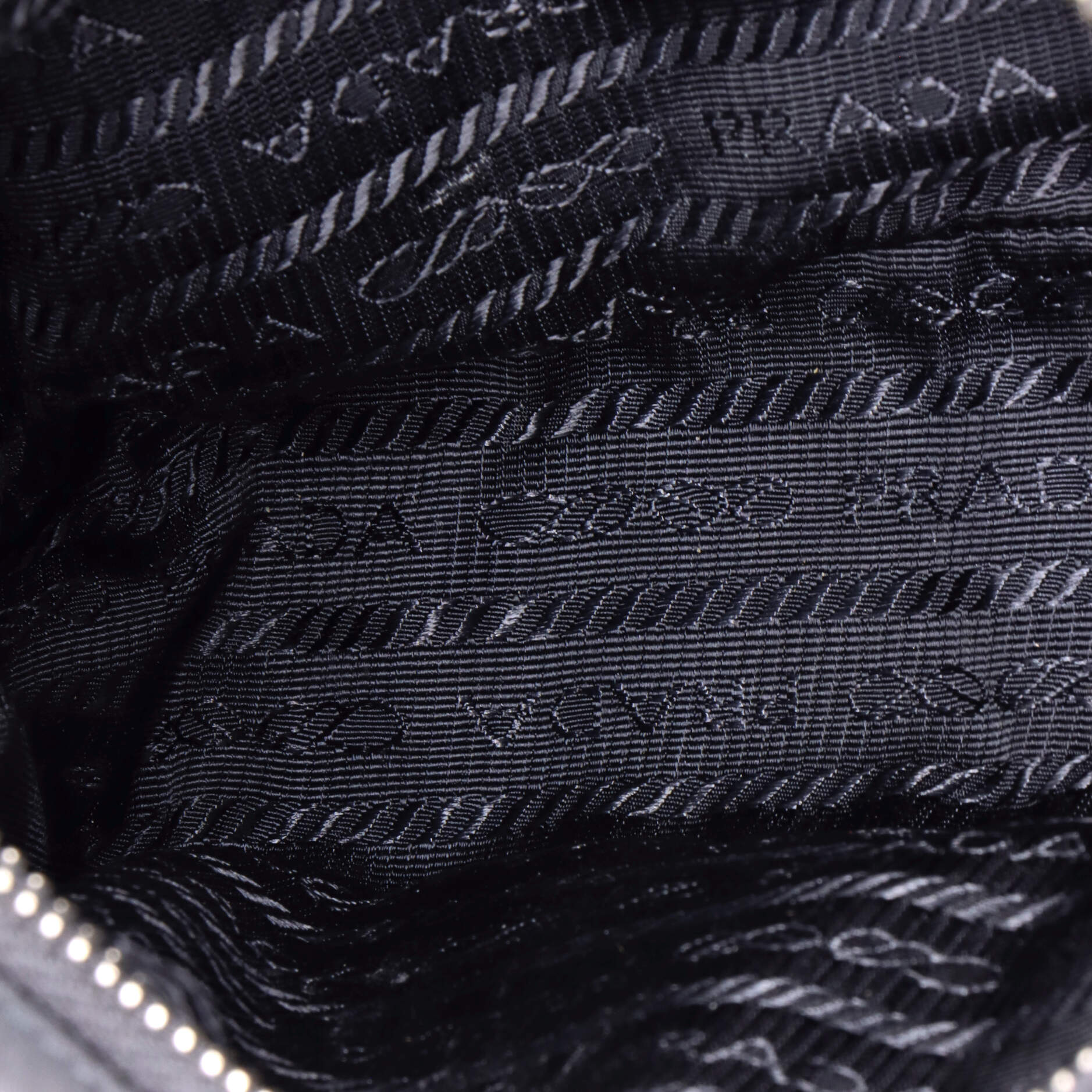 Prada Re-Edition 2005 Shoulder Bag Tessuto Small