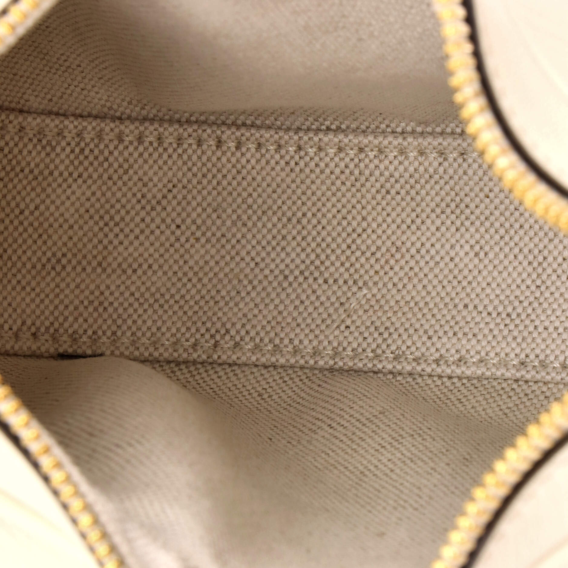 Gucci Attache Shoulder Bag Leather Small