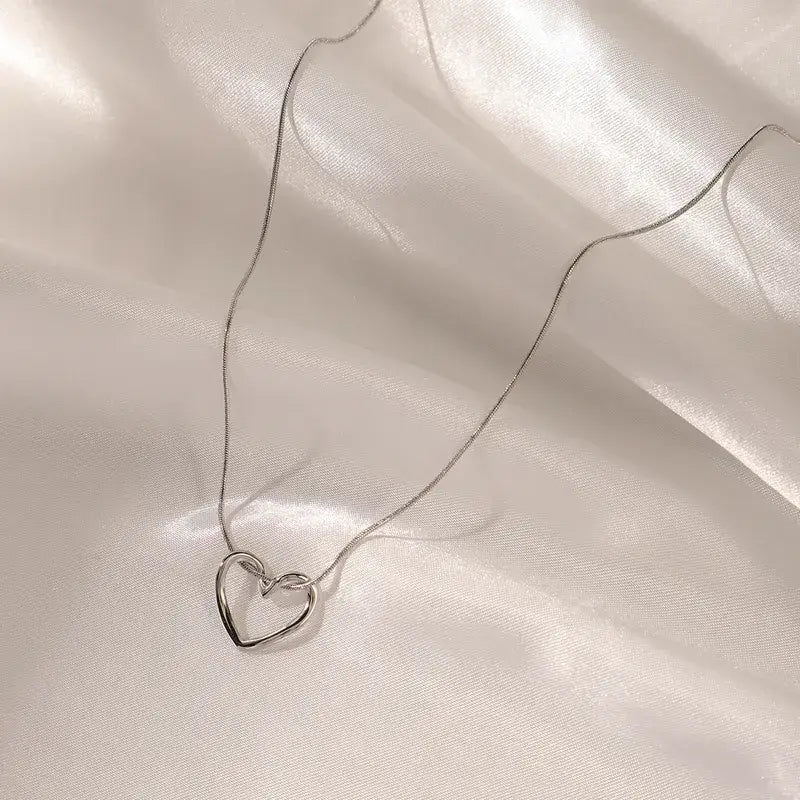 18k Gold Minimalist Simple Elegant Heart Chain Necklace