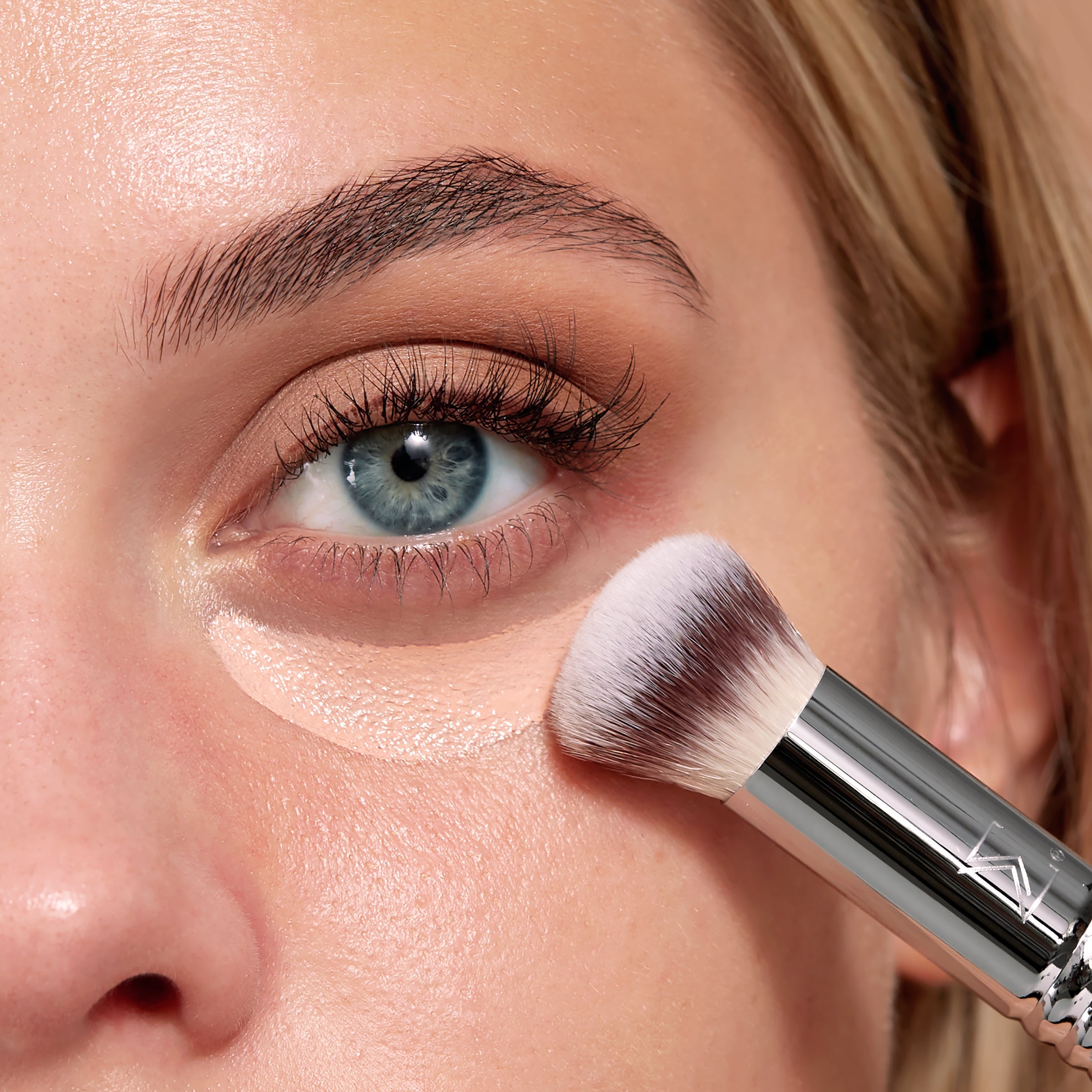 F26 Domed Concealer Brush