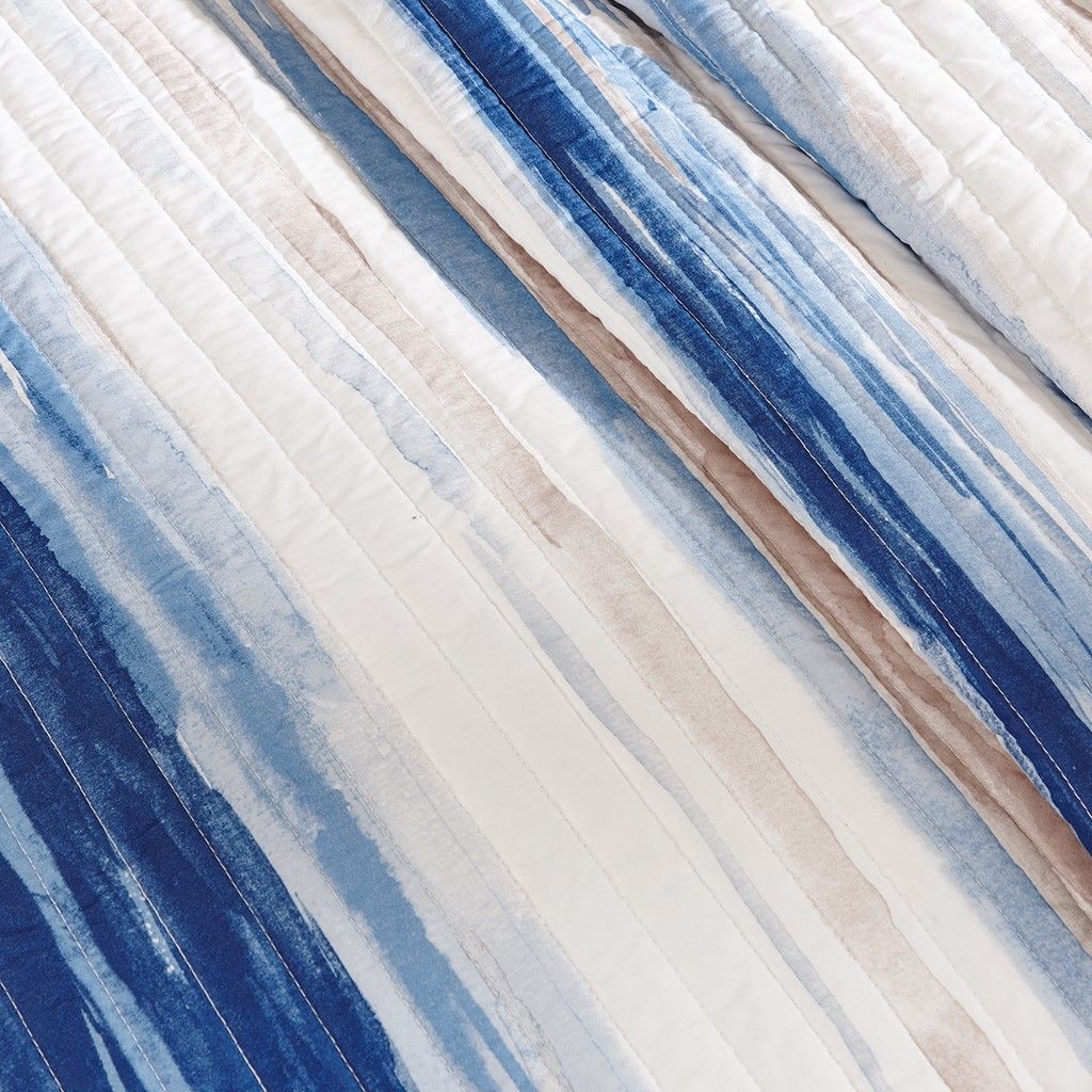 6 Piece Printed Quilt Set with Throw Pillows Blue King/Cal King