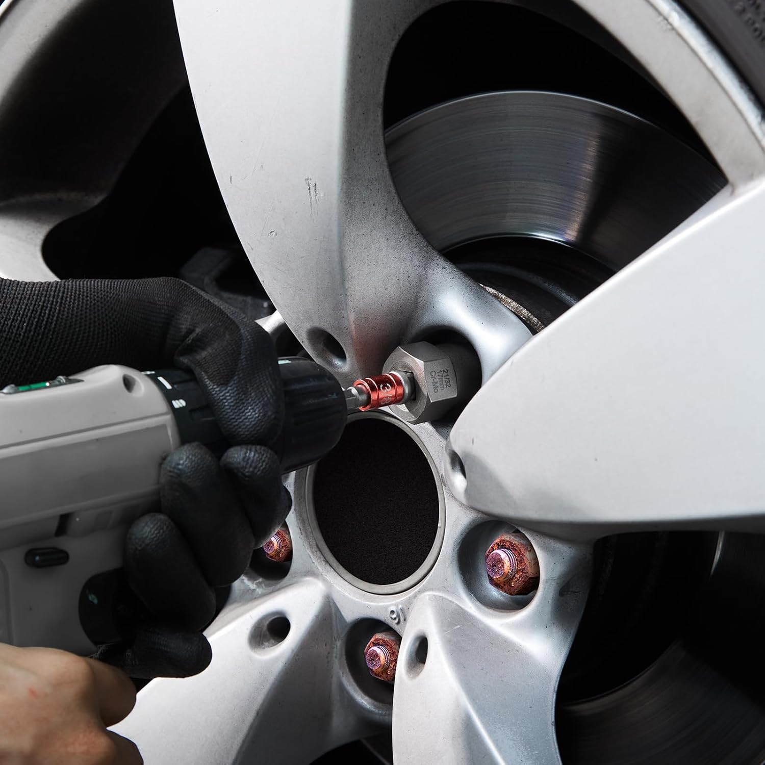 VEVOR Bolt Extractor Set, 32-Piece Bolt and Nut Remover Set, 6mm to 10mm, 13/32" to 3/4", CR-MO Steel Extraction Socket Set with Storage Case, for Removing Damaged Rusted Bolts, Nuts and Screws