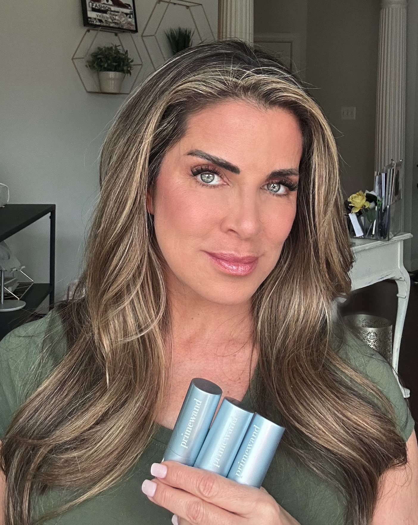 Prime Prometics PrimeWand Nourish – Stunning & Natural Pro-Age Makeup Moisturizing Makeup Stick for Mature Women – Silky Feel, Non-sticky Hydration (Nourish)