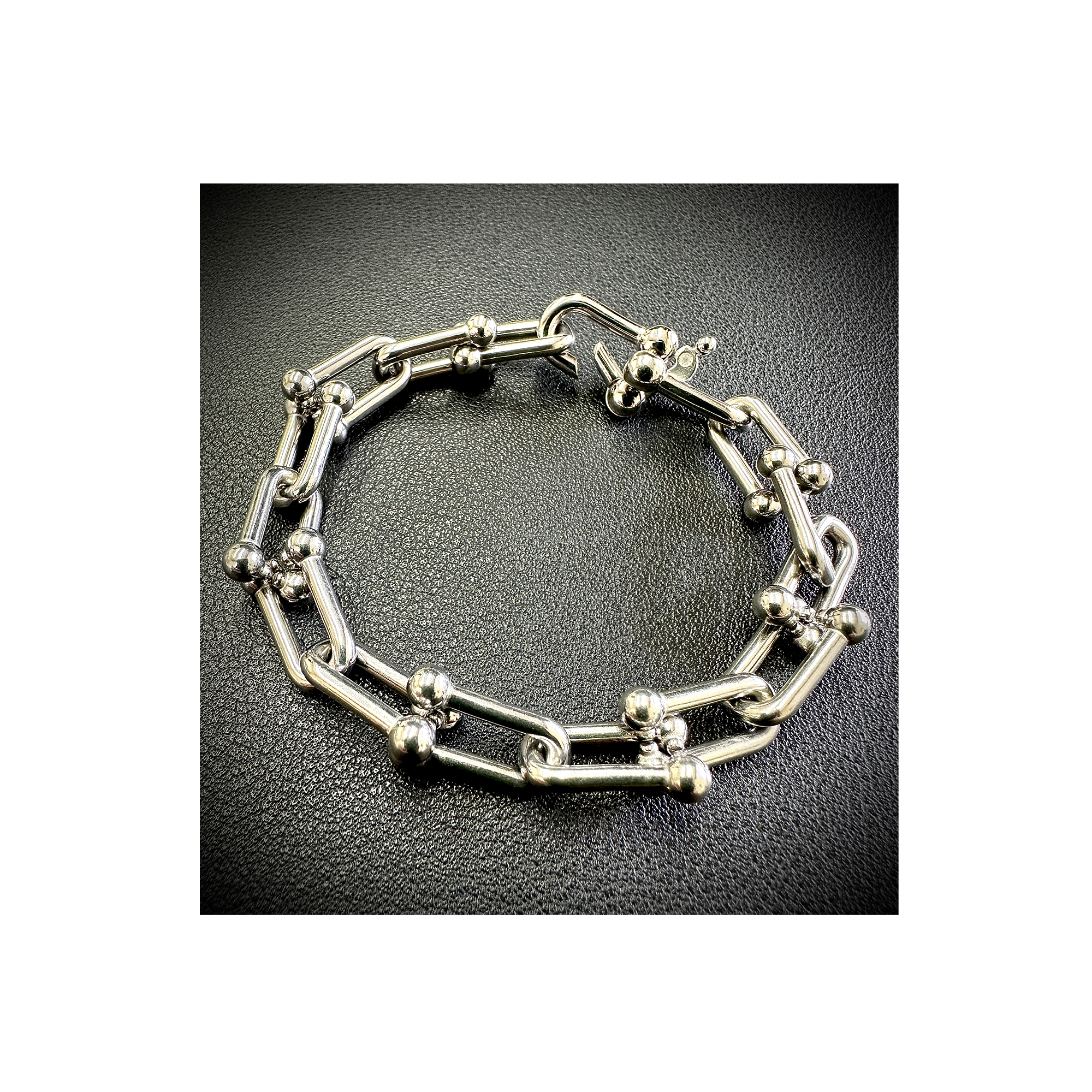 BG525W B.Tiff Horseshoe Link Chain Bracelet