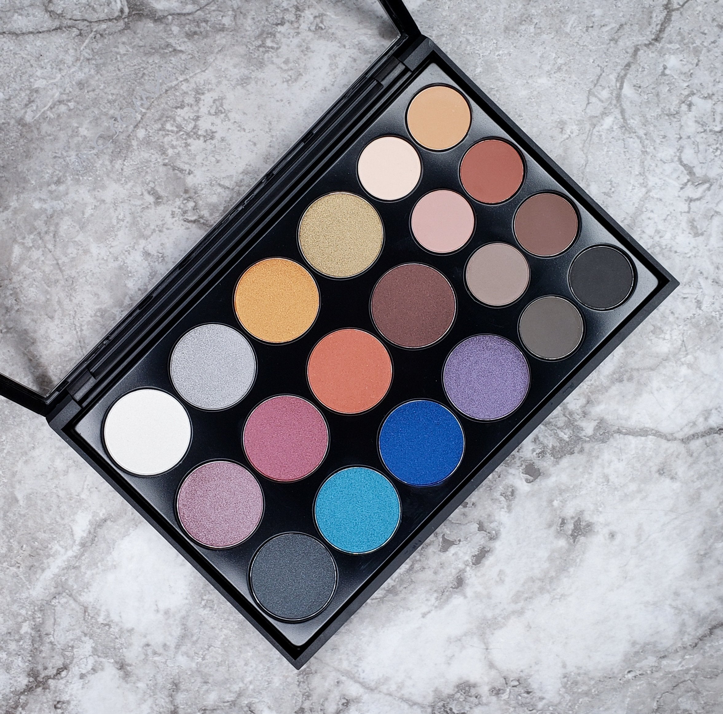 BOLD EYESHADOW PALETTE CP08