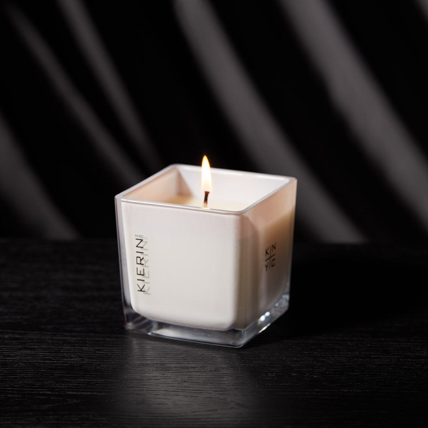 10 A.M. FLIRT SCENTED CANDLE