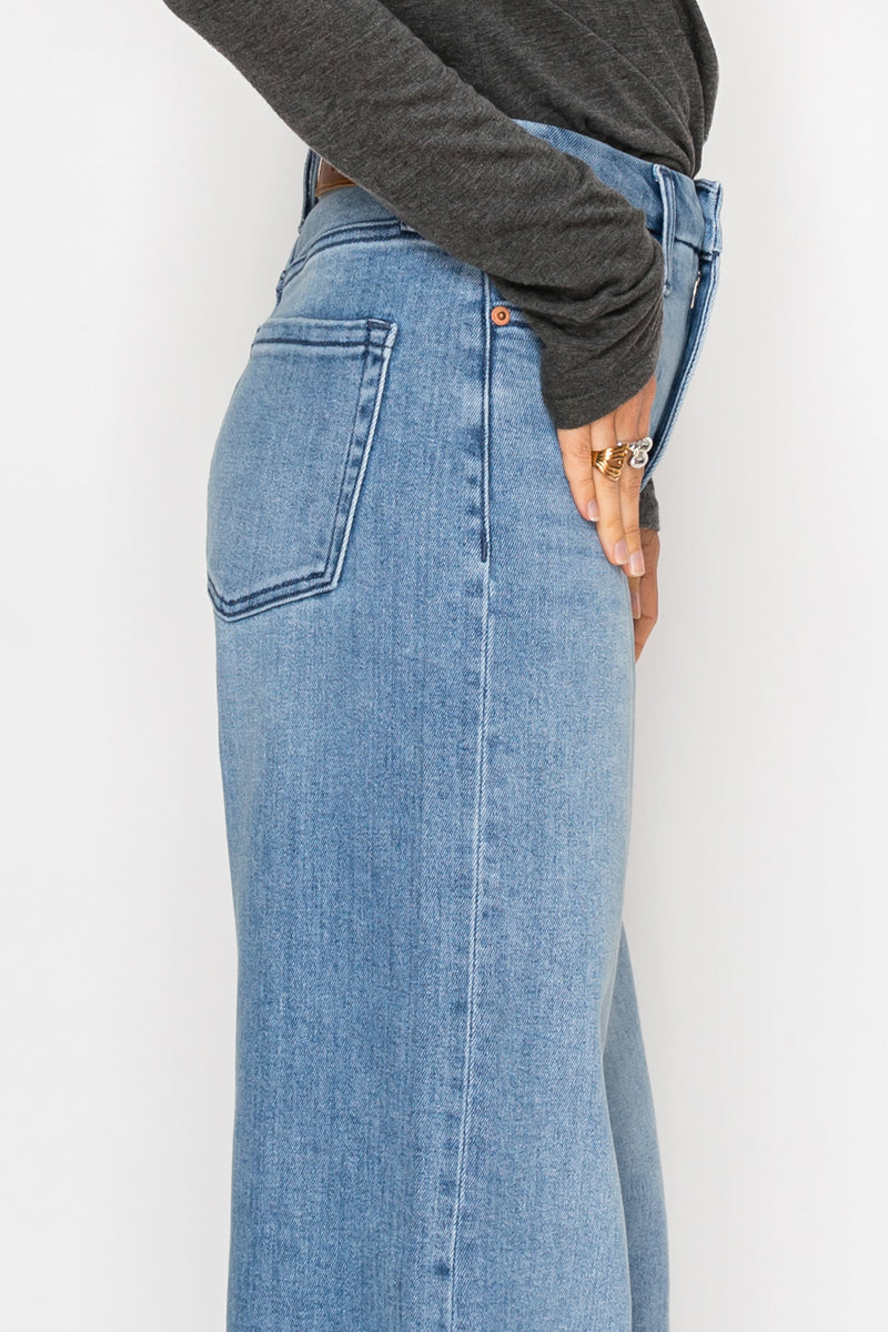 TUMMY CONTROL HIGH RISE A-WIDE JEANS
