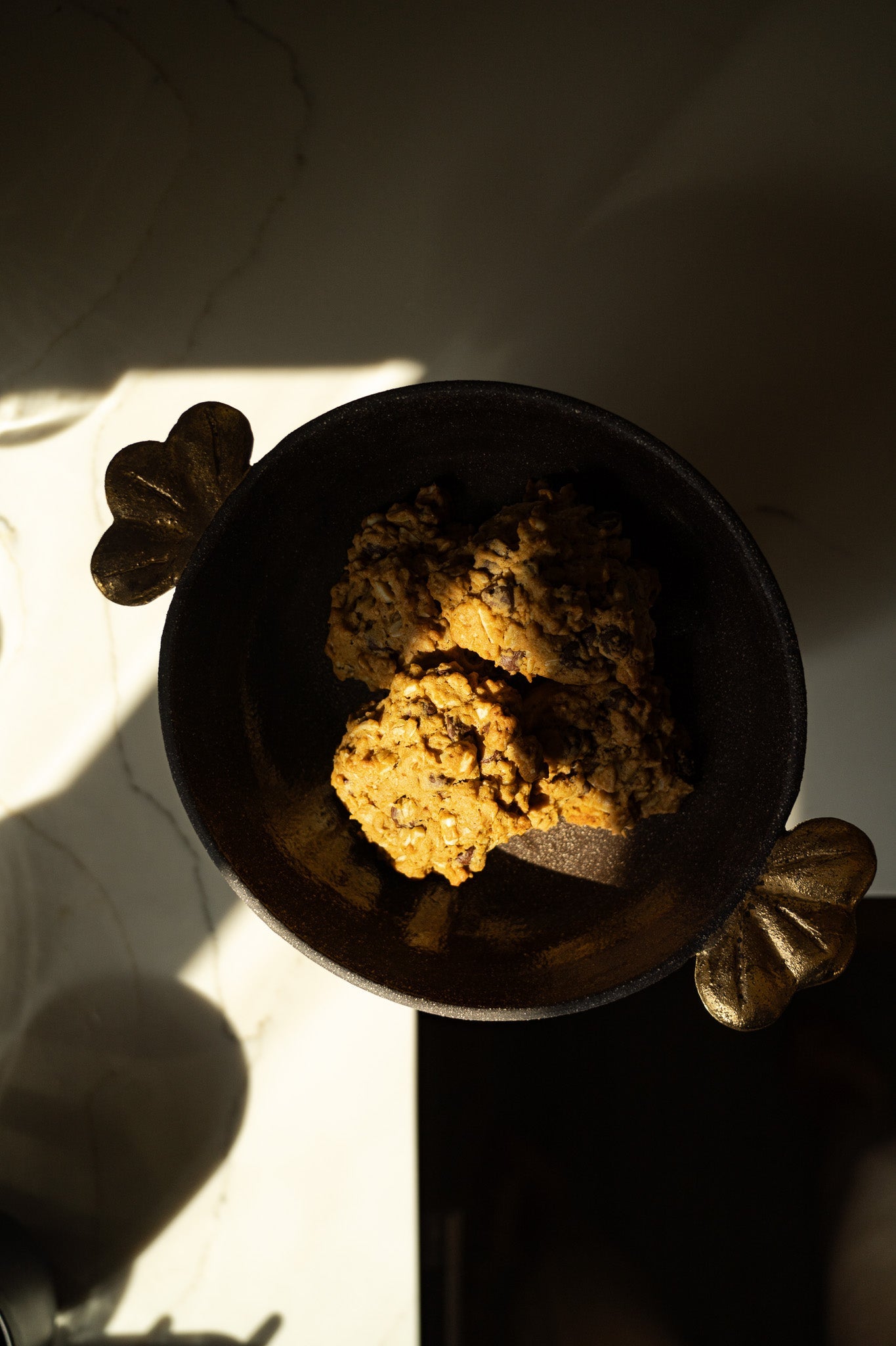 Stoneware Fruit Bowl "Pumpernickel" with Gold Leaves