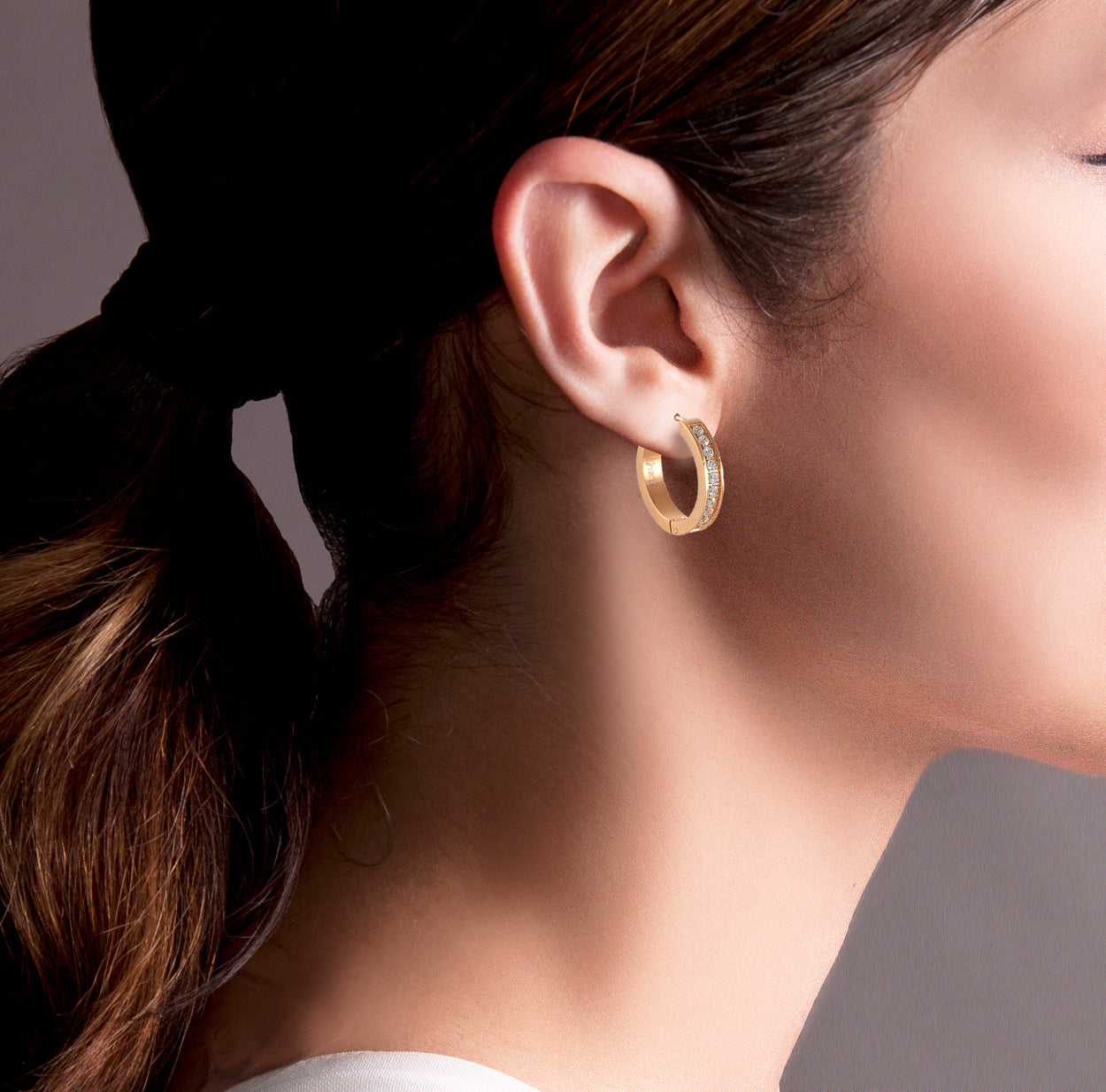 ER433W B.Tiff Pavé 20-Stone Hoop Earrings