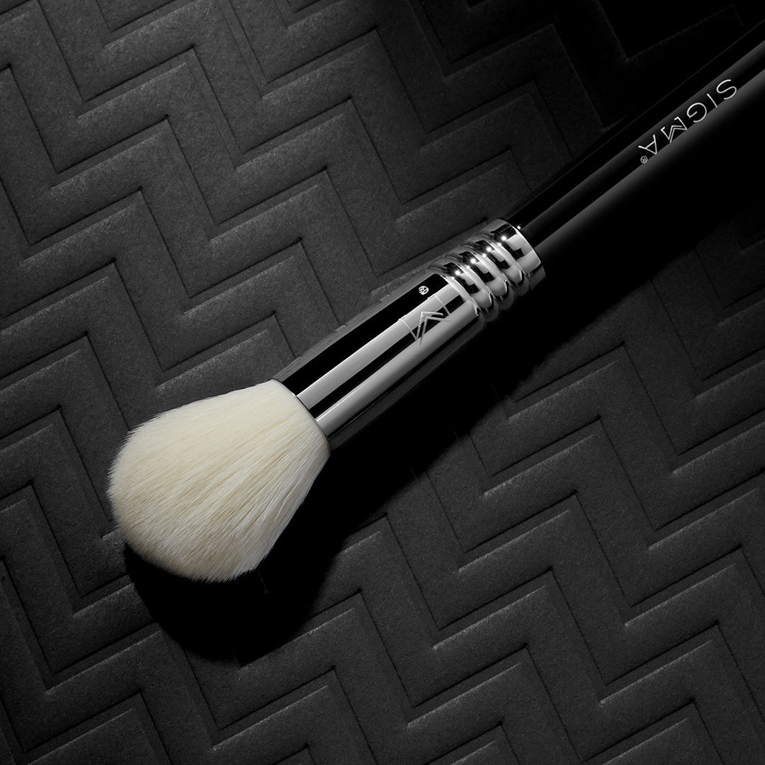 F76 Chiseled Cheek™ Brush