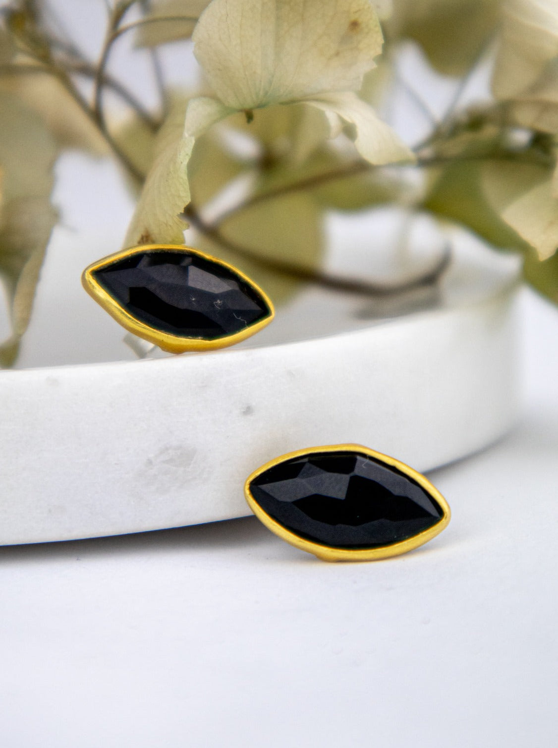 Mila Leaf Earrings - Gold