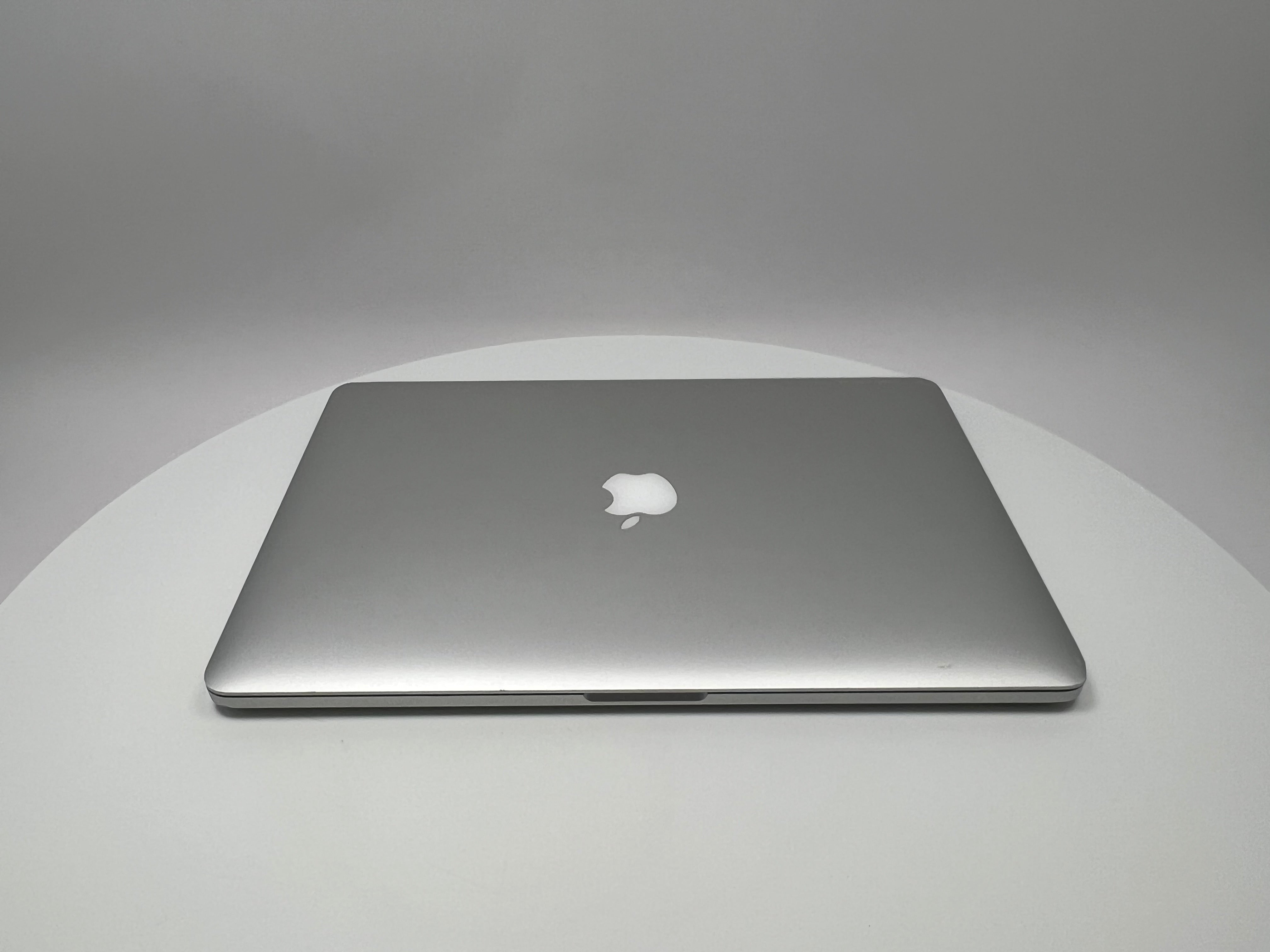 2015 MacBook Pro 15-inch i7 2.8GHz – 16GB RAM 1TB SSD AMD R9 M370X | Silver