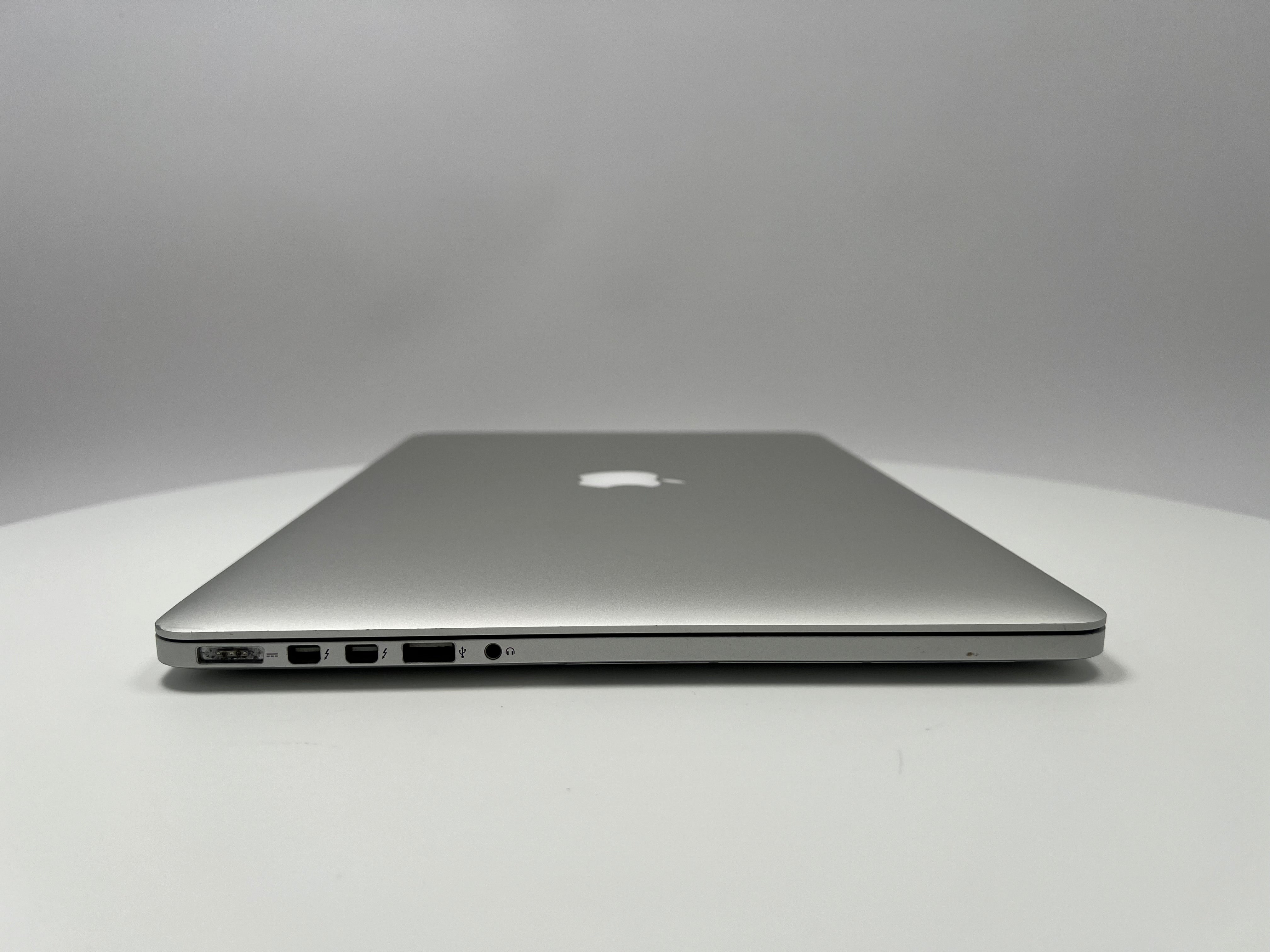 2015 MacBook Pro 15-inch i7 2.8GHz – 16GB RAM 1TB SSD AMD R9 M370X | Silver