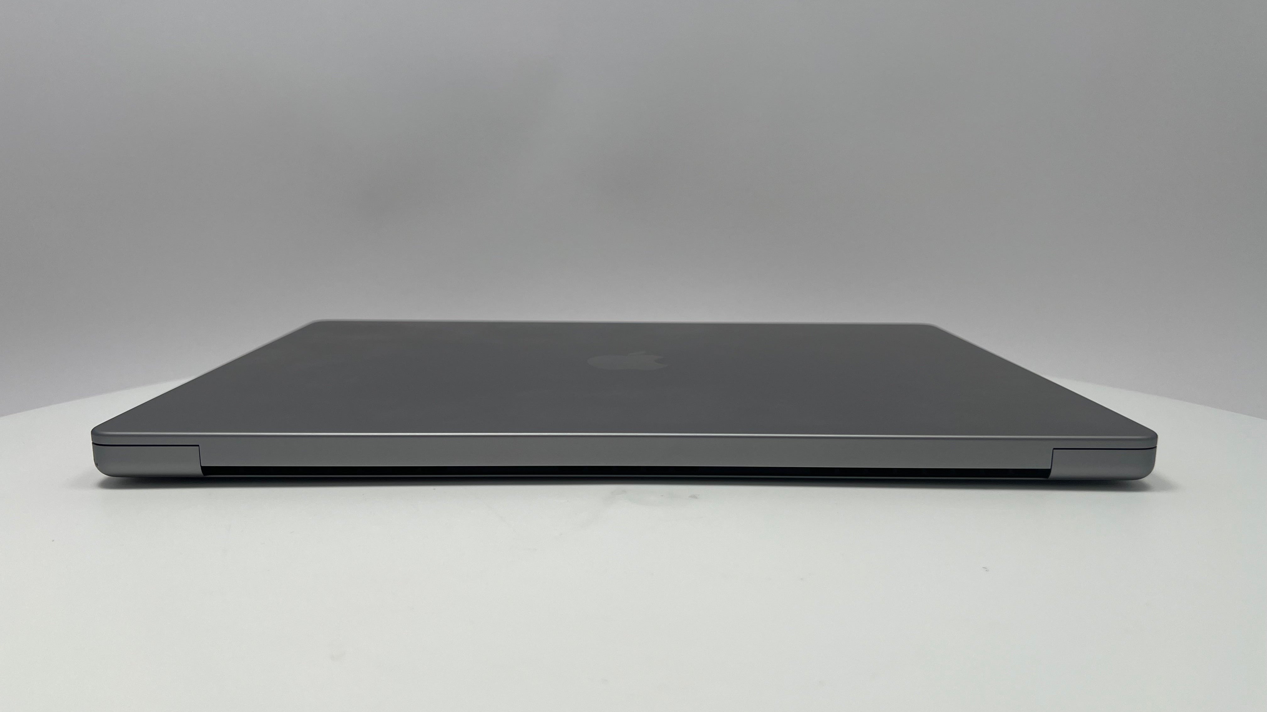 2021 Apple MacBook Pro 16-inch M1 Max 32-Core GPU – 64GB RAM 4TB SSD | Space Gray