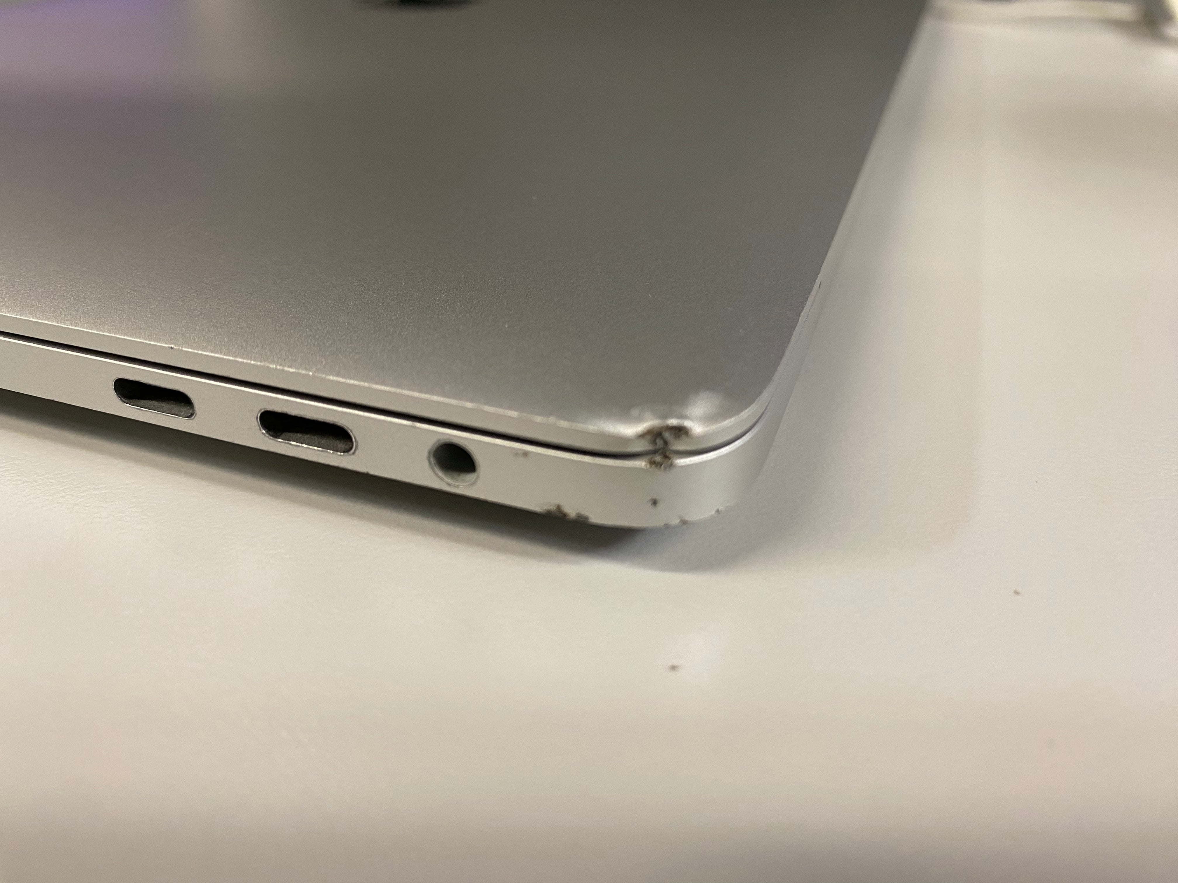MacBook Pro (2019) 15-Inch - 2.3GHz Core i9 - 5500M - 32GB RAM 1TB SSD - Silver