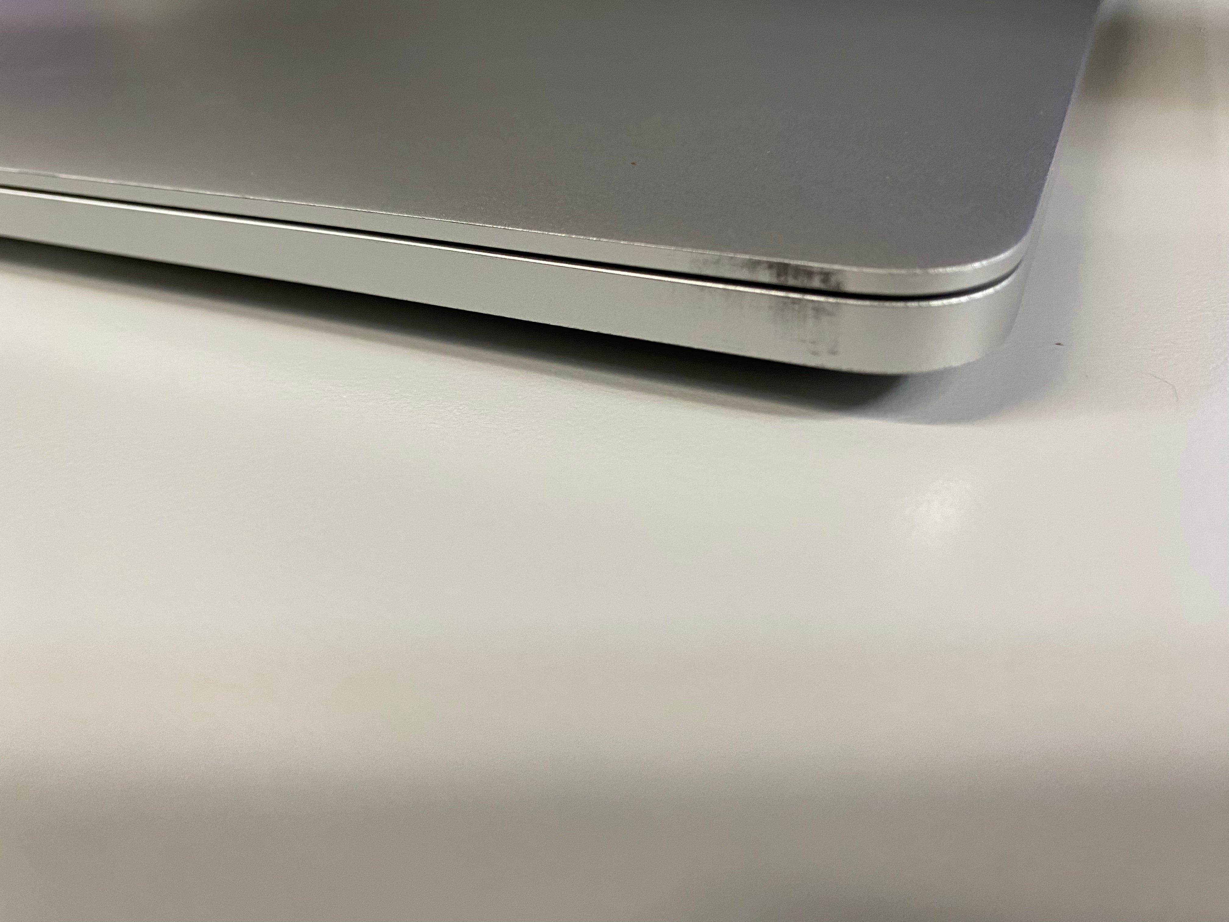 MacBook Pro (2019) 15-Inch - 2.3GHz Core i9 - 5500M - 32GB RAM 1TB SSD - Silver
